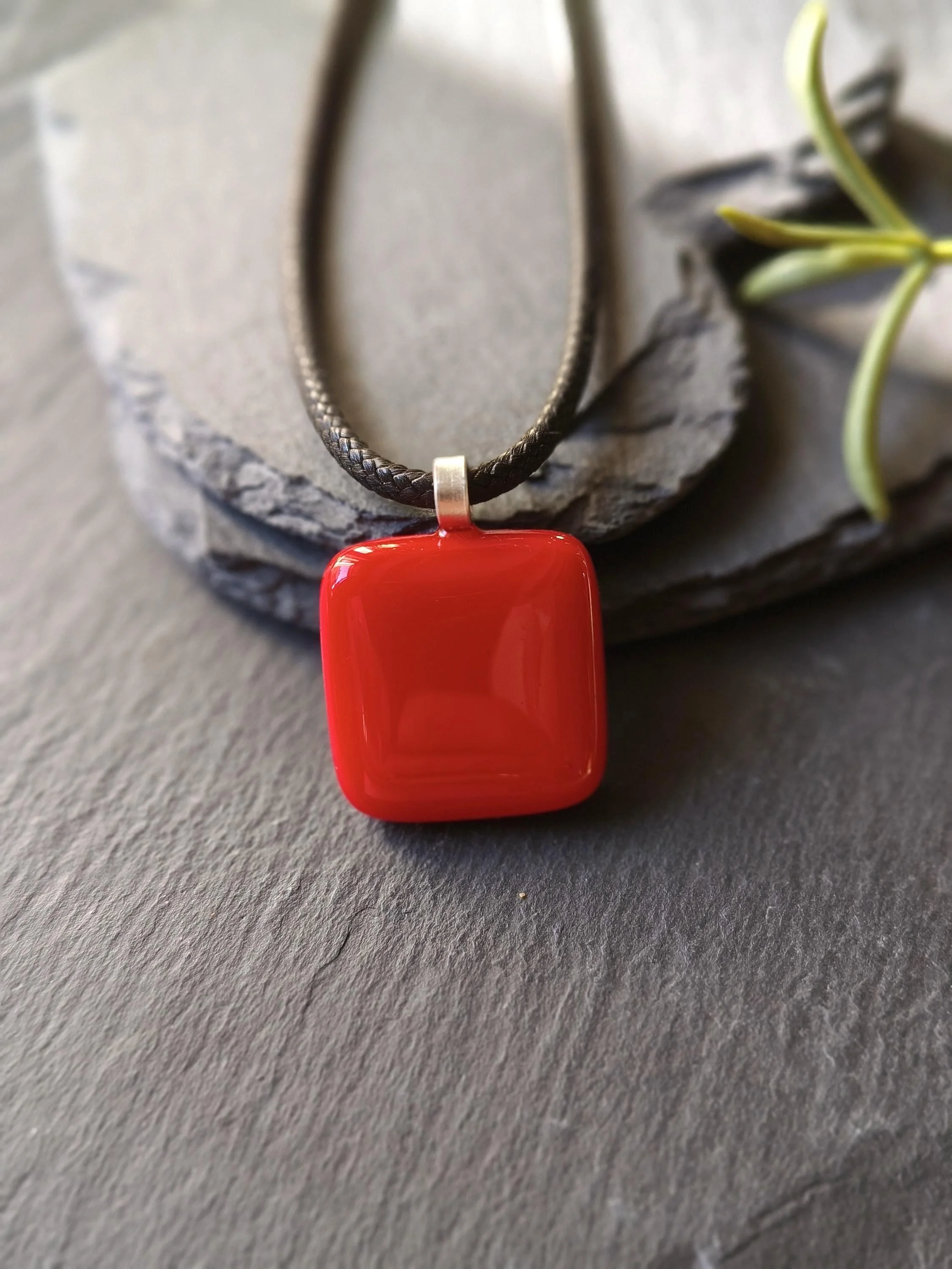 Handcrafted cherry red fused glass pendant necklace - Photo 5