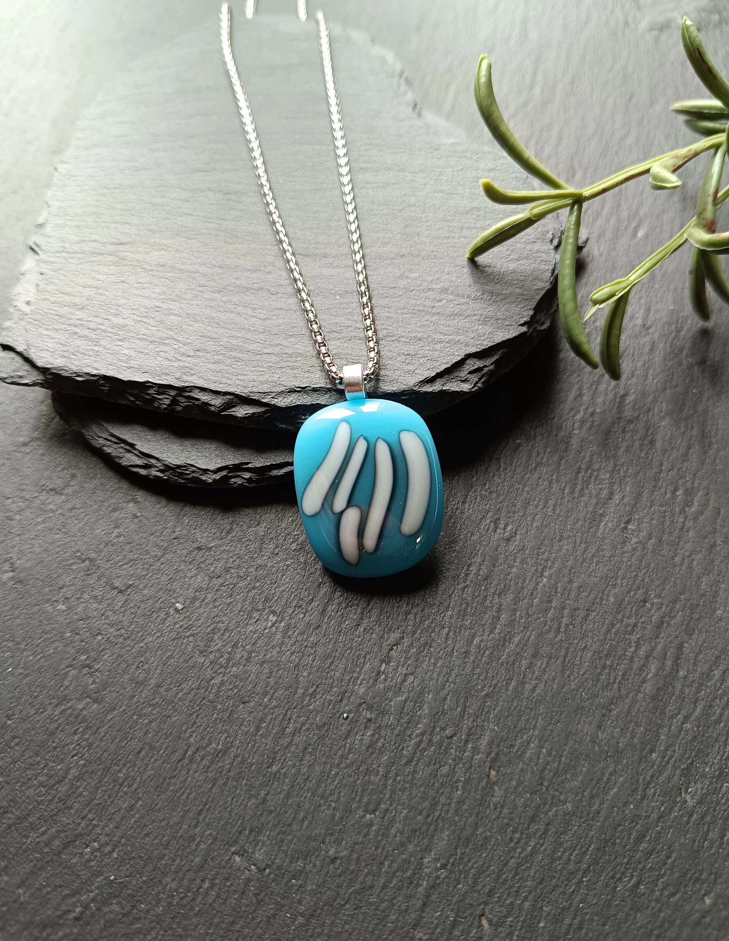 Handcrafted turquoise and vanilla fused glass pendant necklace - Photo 3