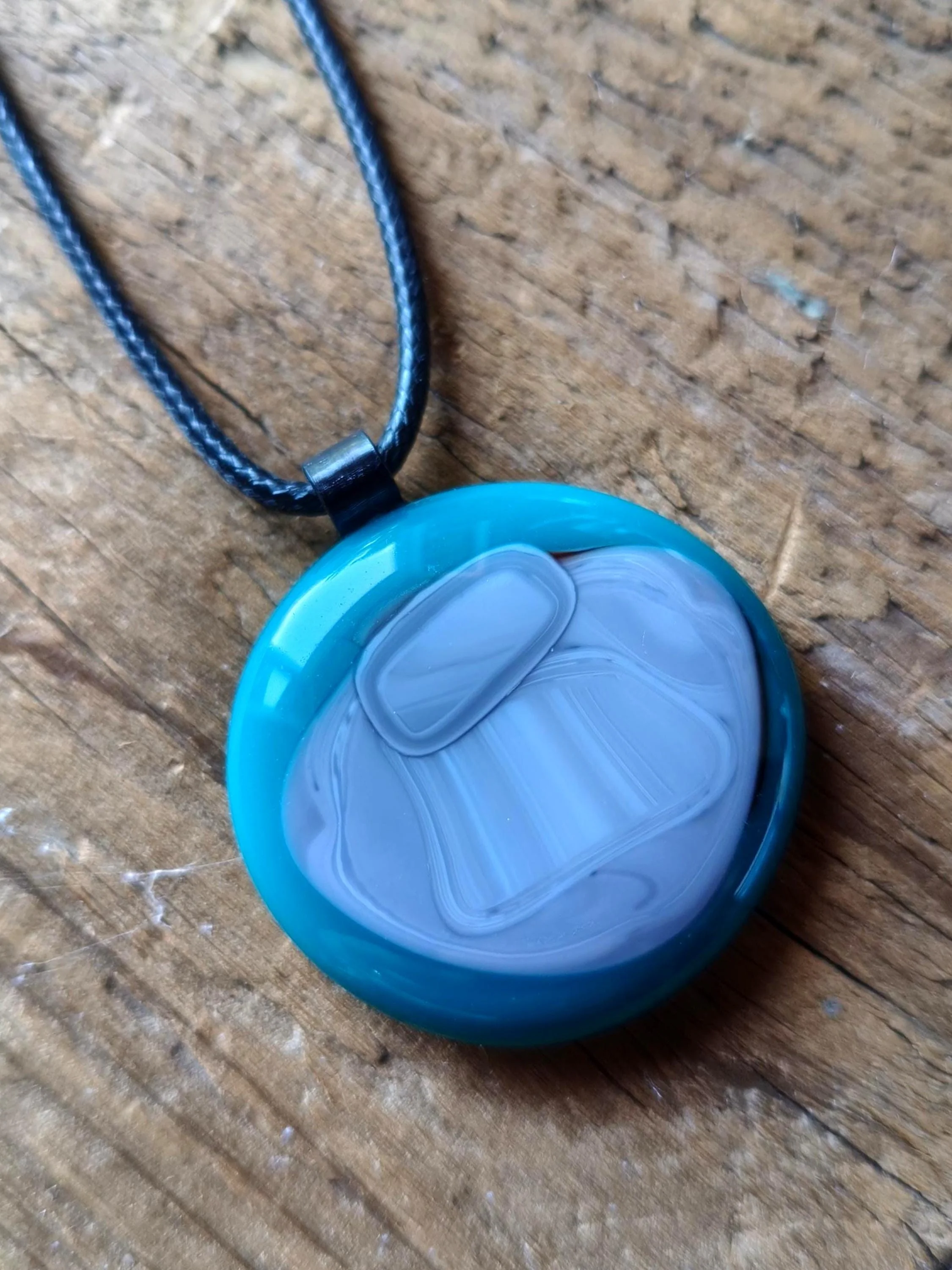 Large turquoise handmade glass pendant necklace - Photo 5