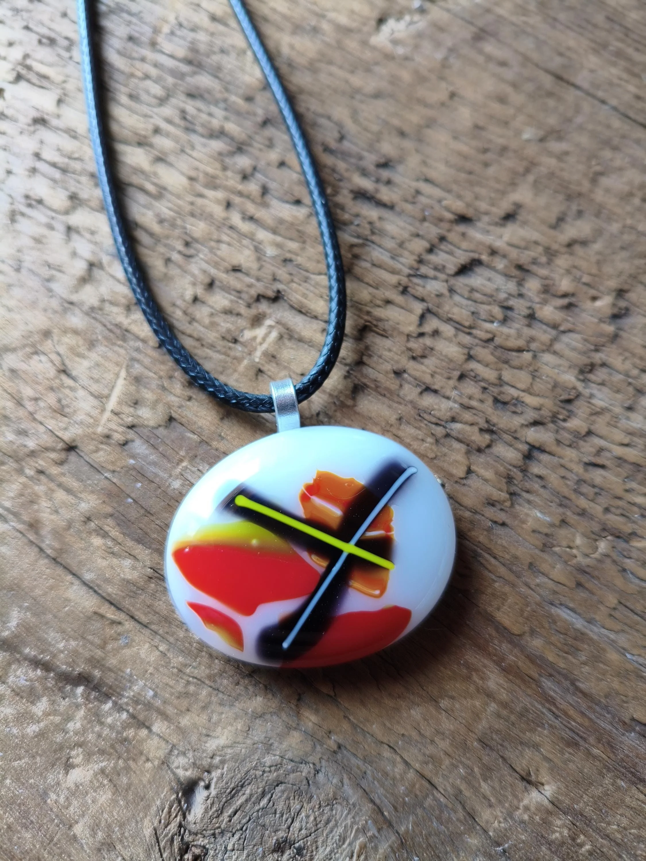 Handcrafted multicolour funky glass pendant necklace - Photo 3
