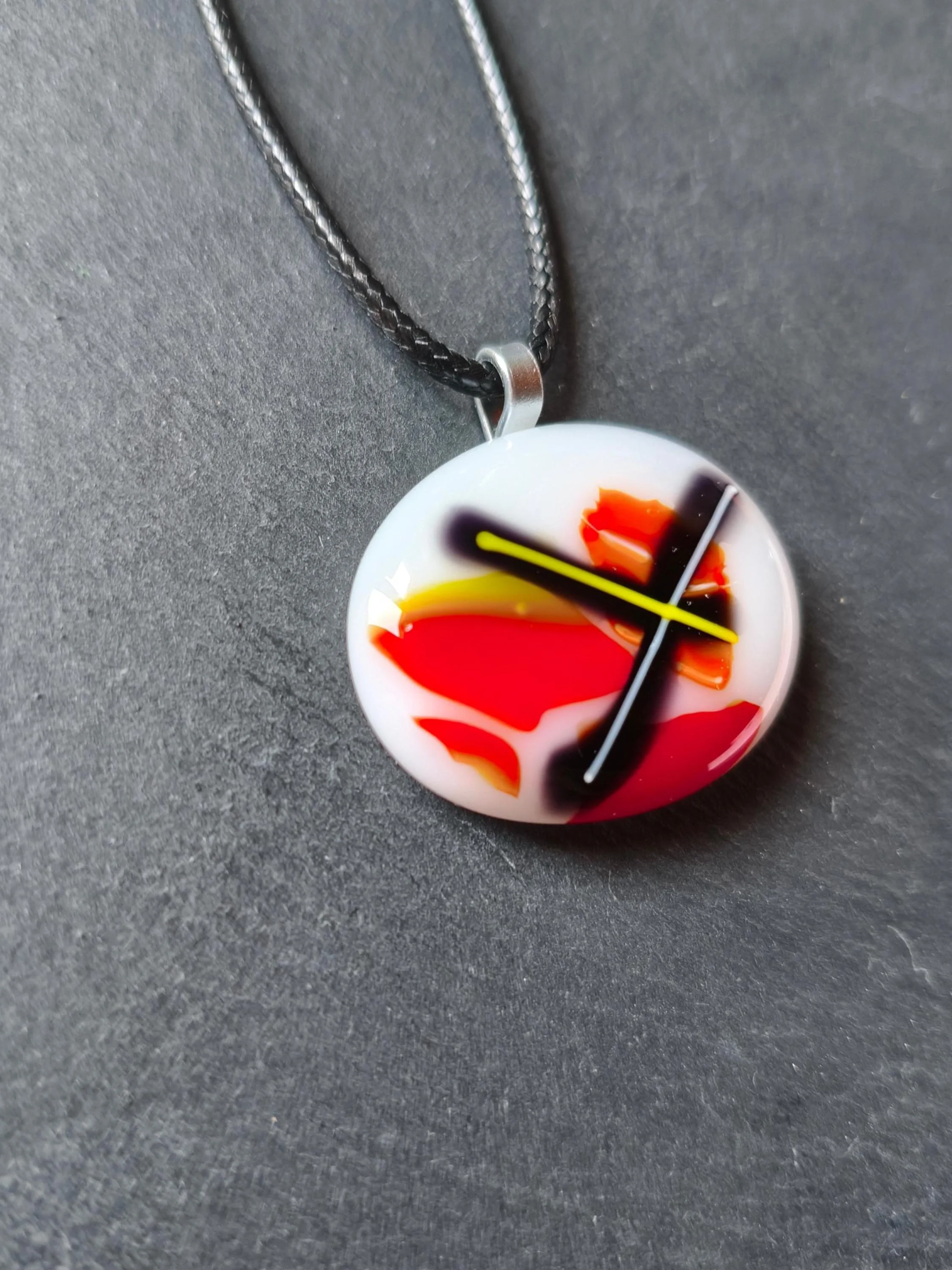Handcrafted multicolour funky glass pendant necklace - Photo 4