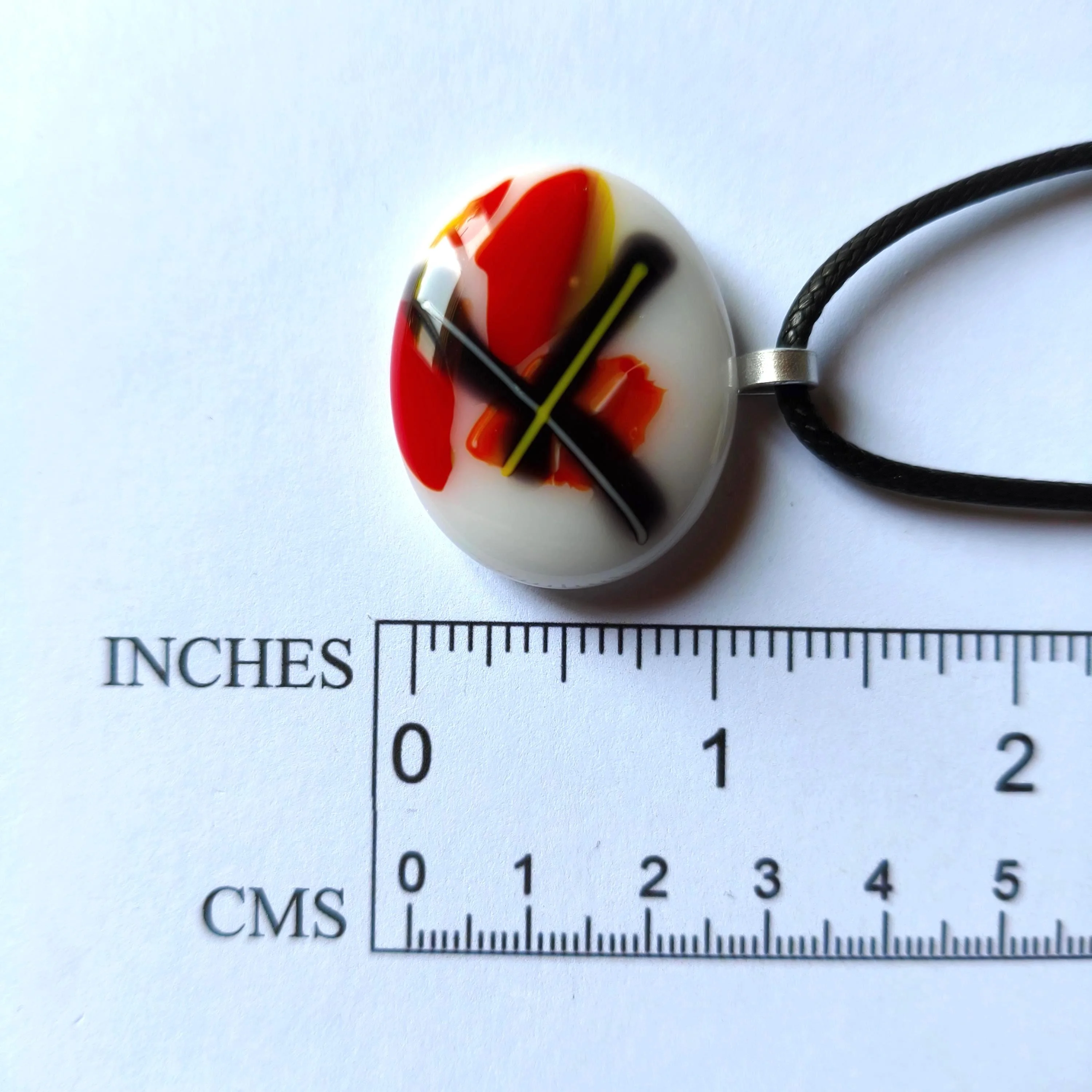 Handcrafted multicolour funky glass pendant necklace - Photo 5