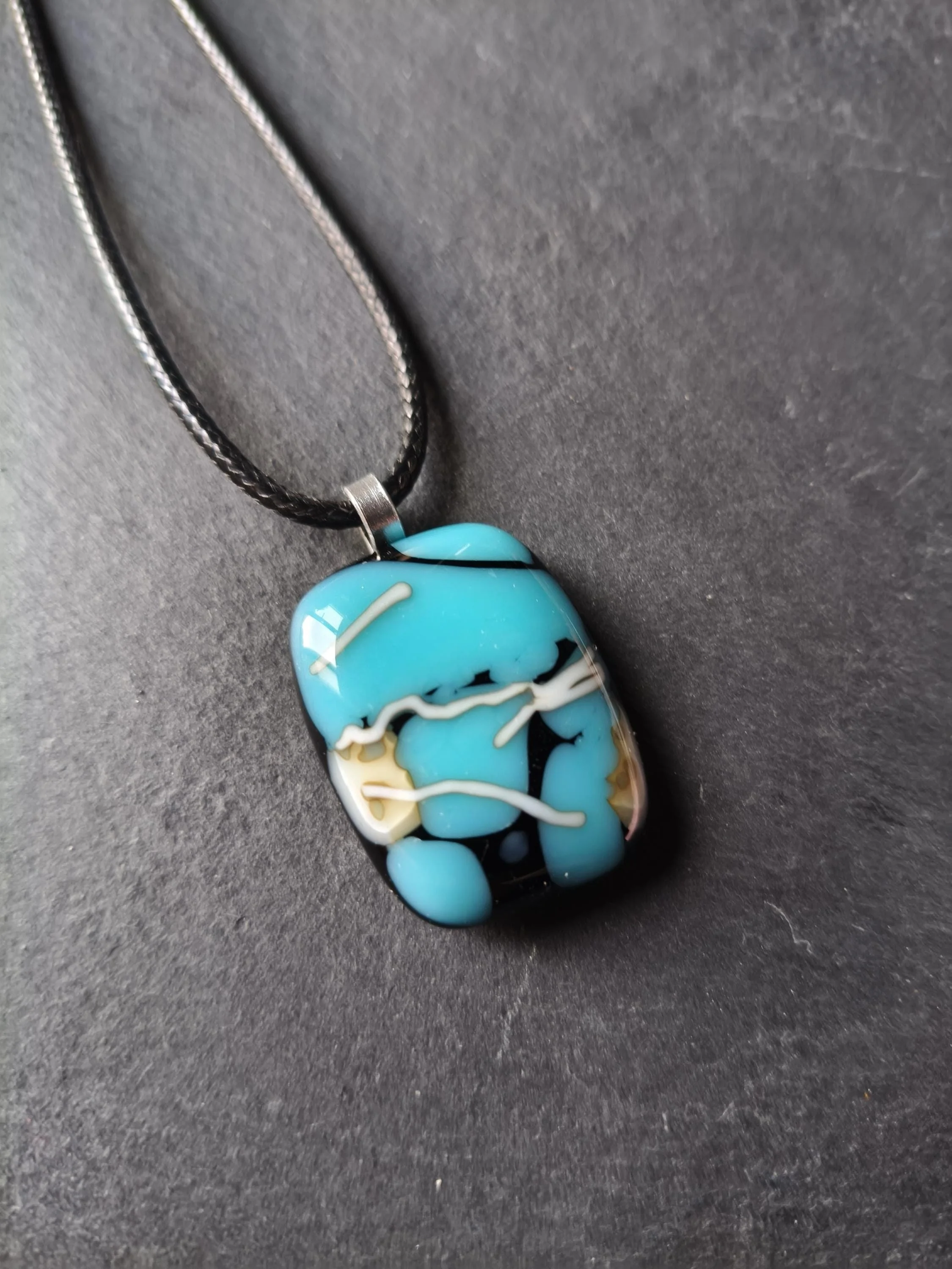 Turquoise fused glass pendant necklace - Photo 2