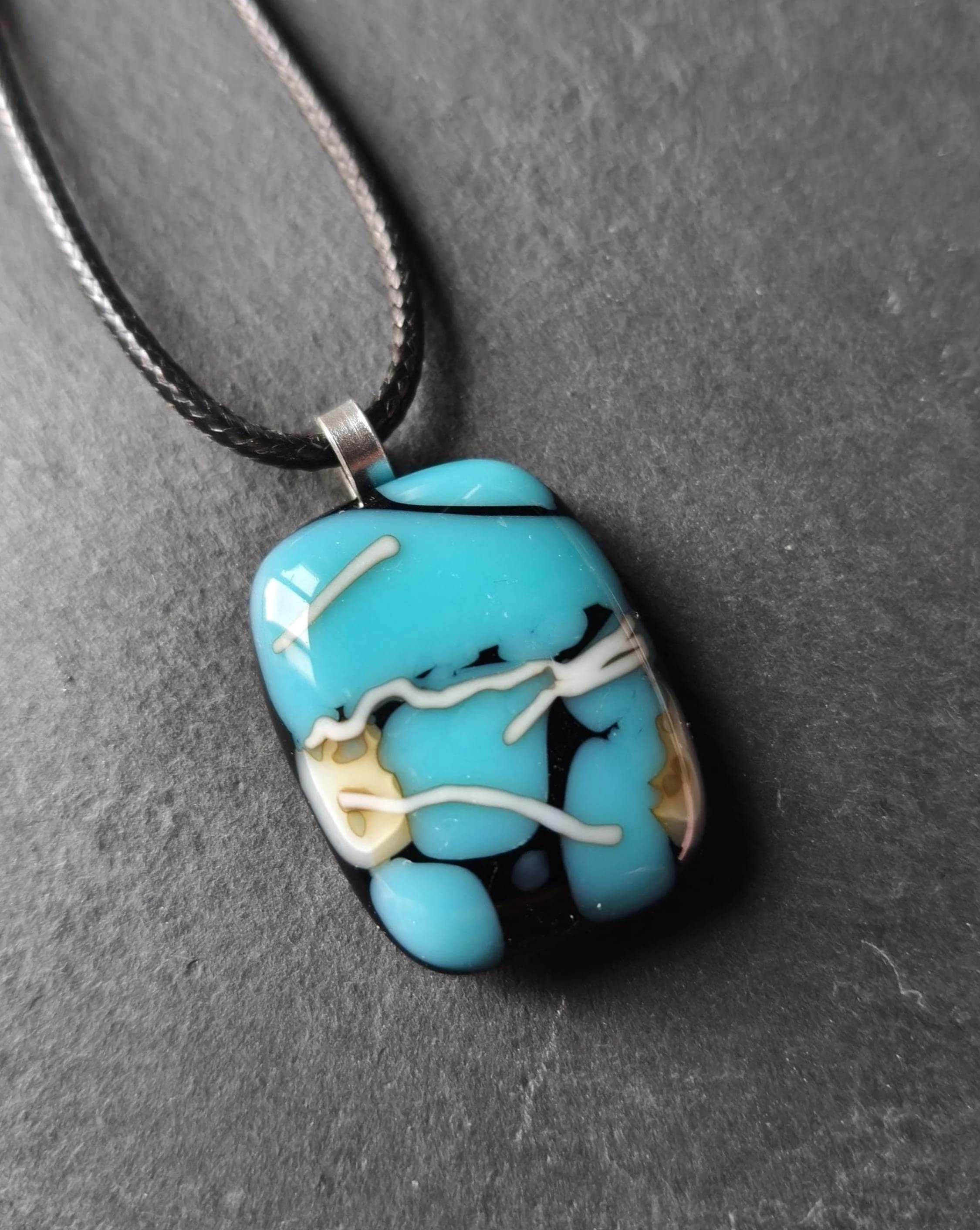 Turquoise fused glass pendant necklace - Photo 4