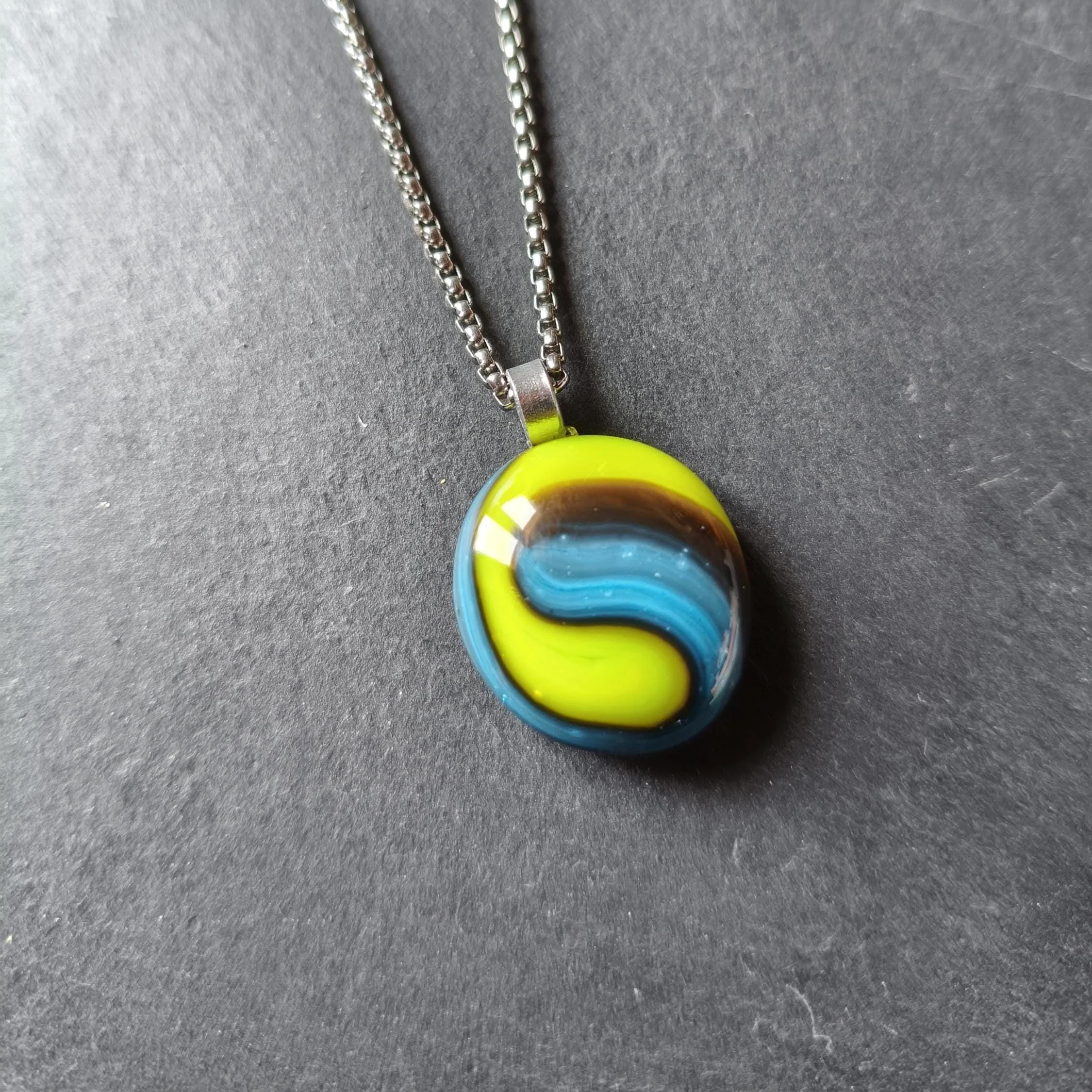 Green and blue glass pendant necklace - Photo 2
