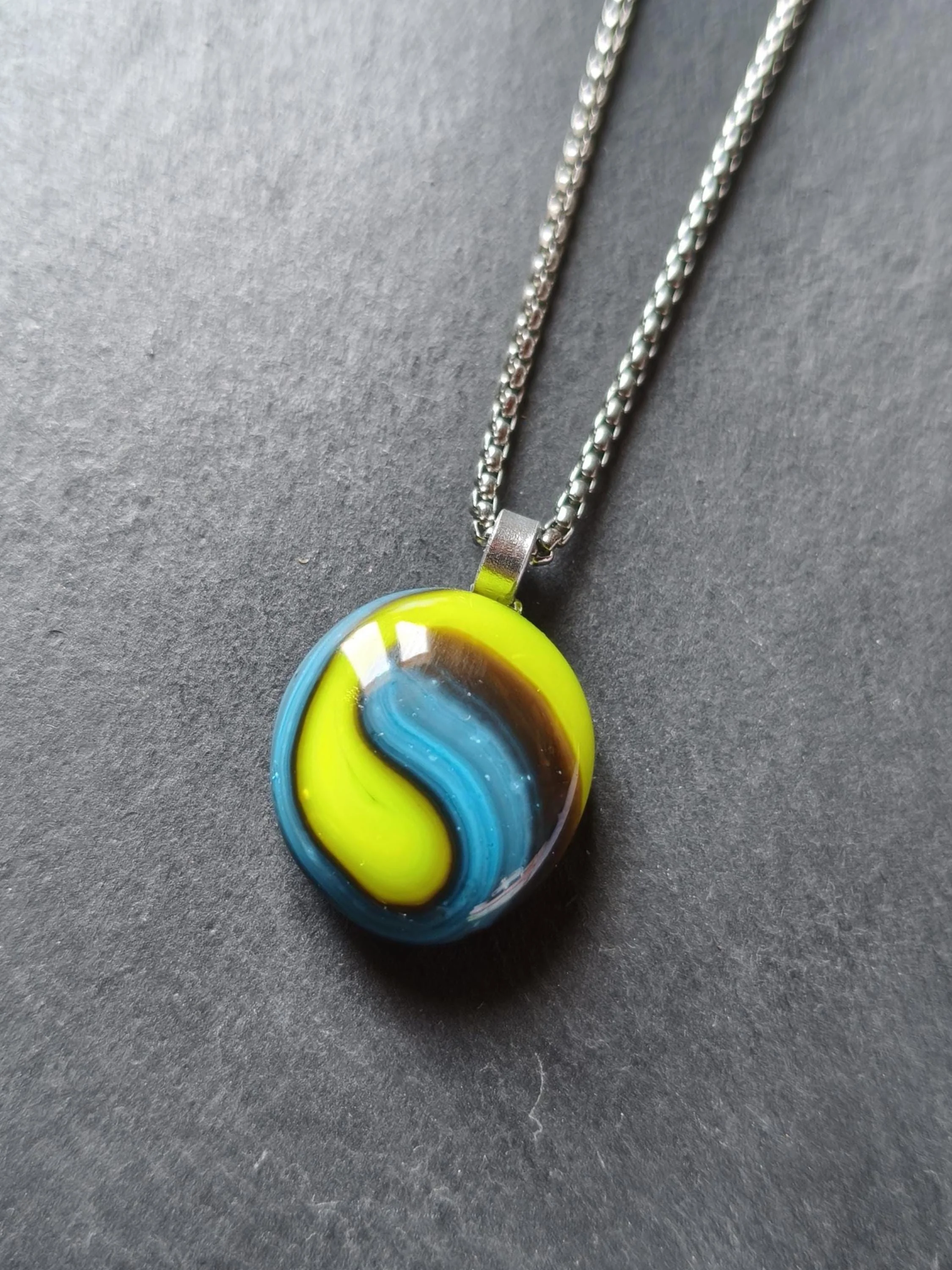 Green and blue glass pendant necklace - Photo 3