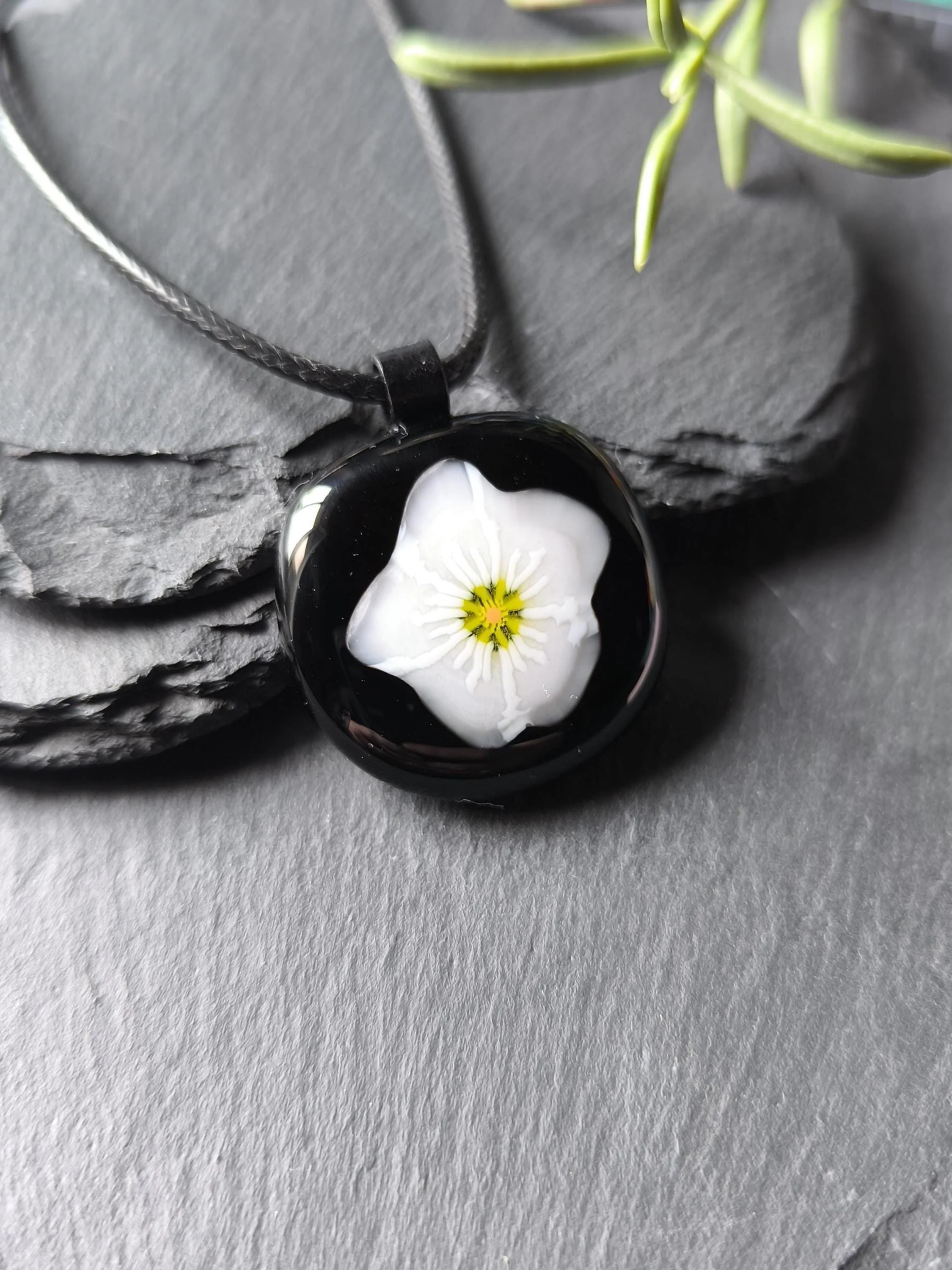 Funky black flower fused glass pendant necklace - Photo 2