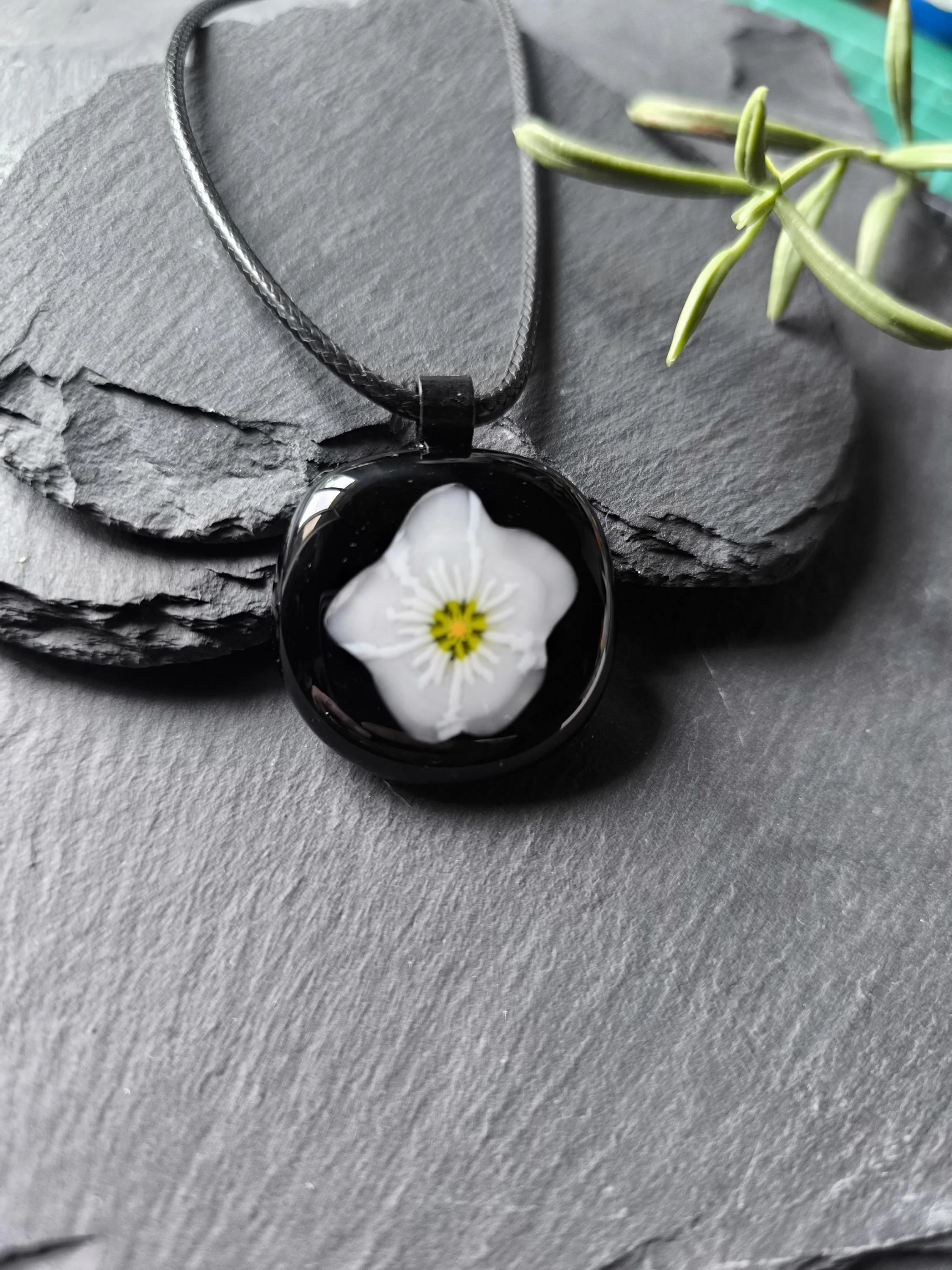 Funky black flower fused glass pendant necklace - Photo 3