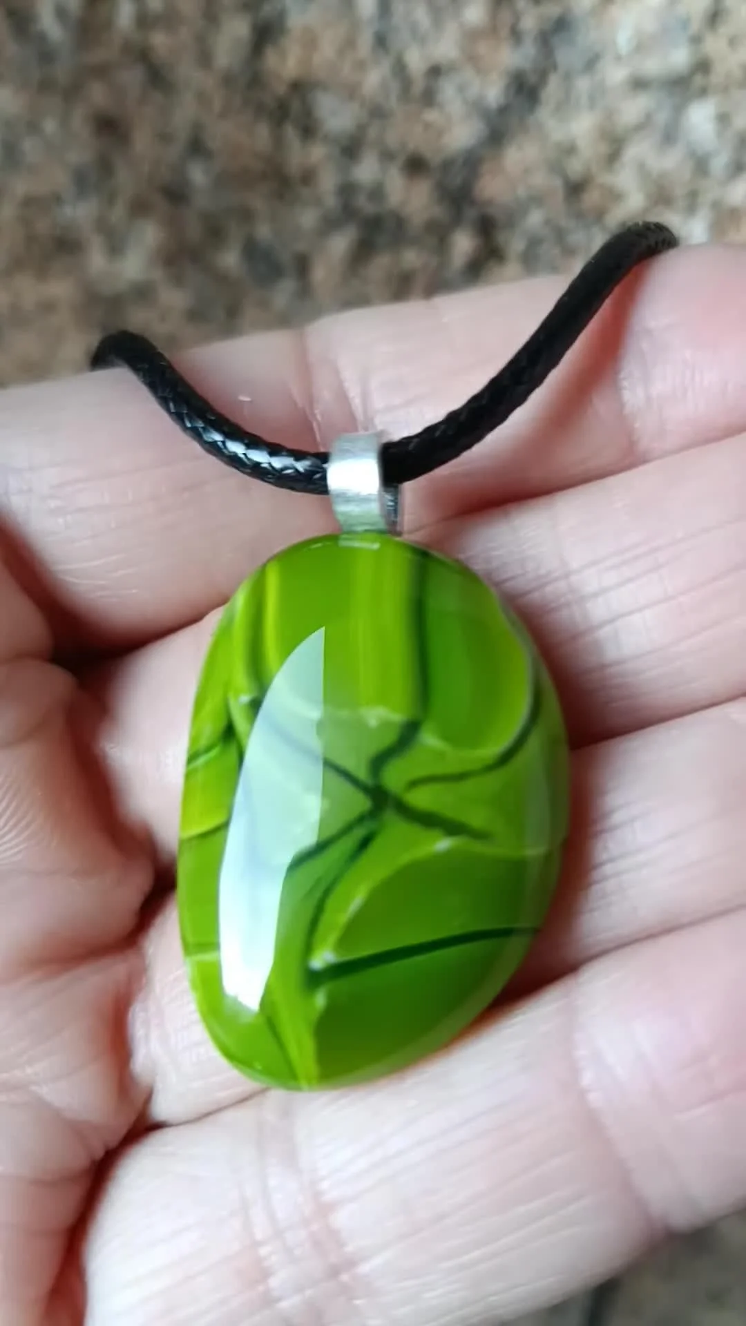 Handmade green fused glass pendant - Photo 2