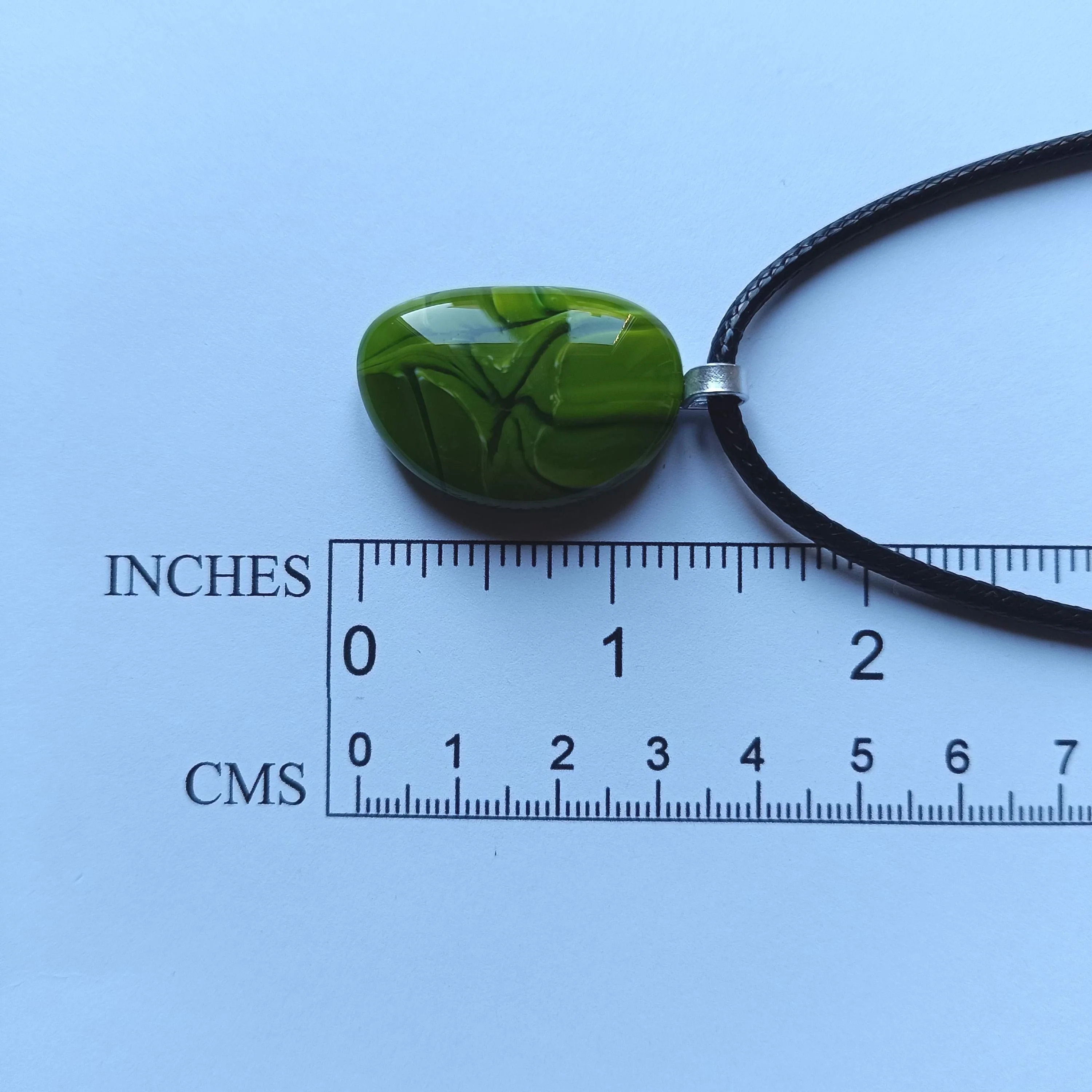 Handmade green fused glass pendant - Photo 3