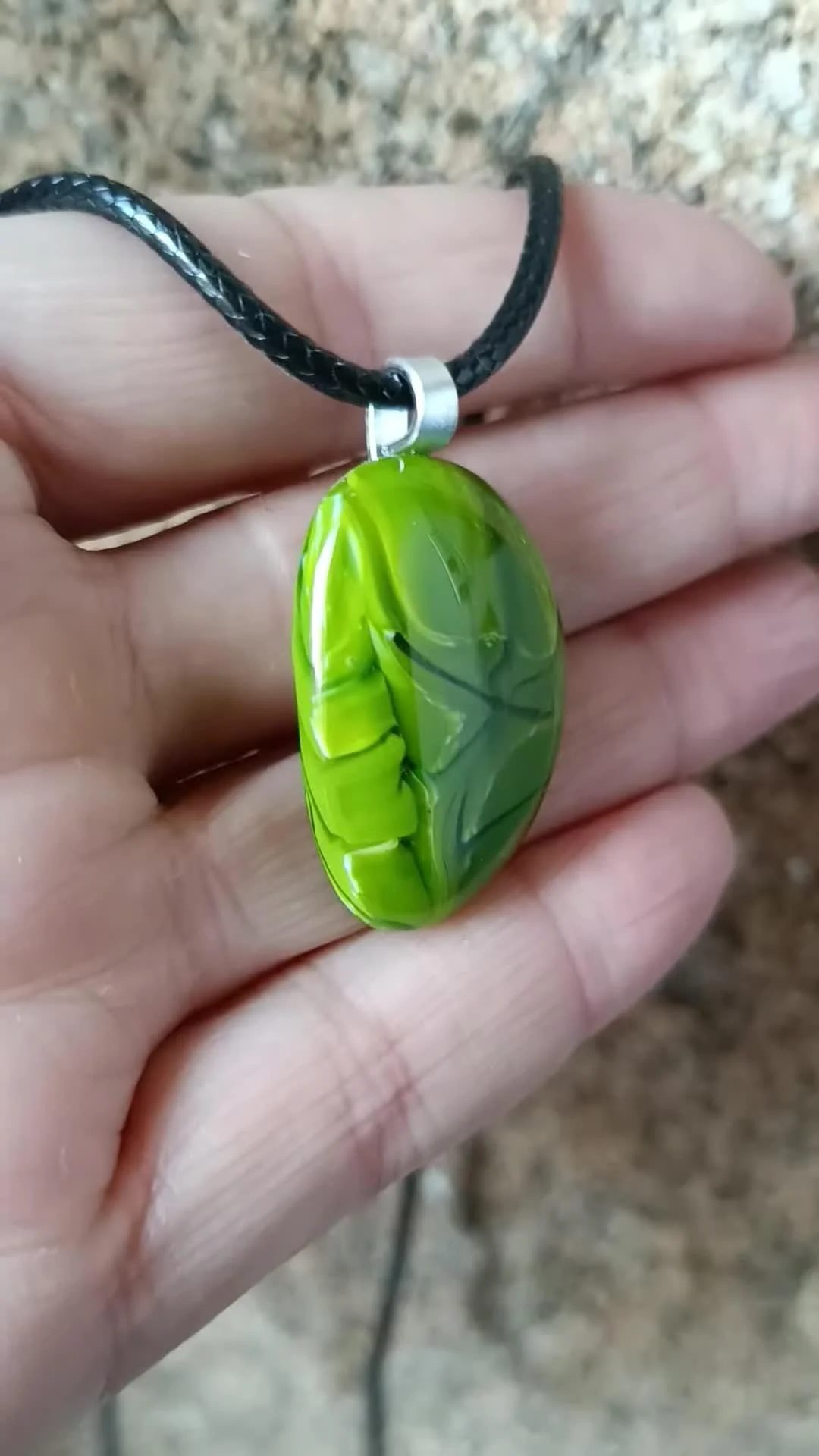 Handmade green fused glass pendant - Photo 4