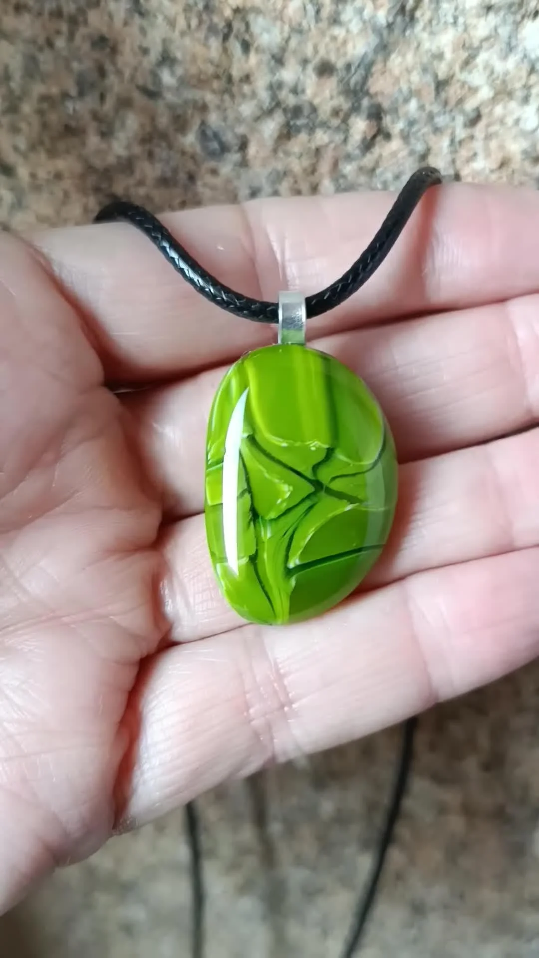 Handmade green fused glass pendant - Photo 5