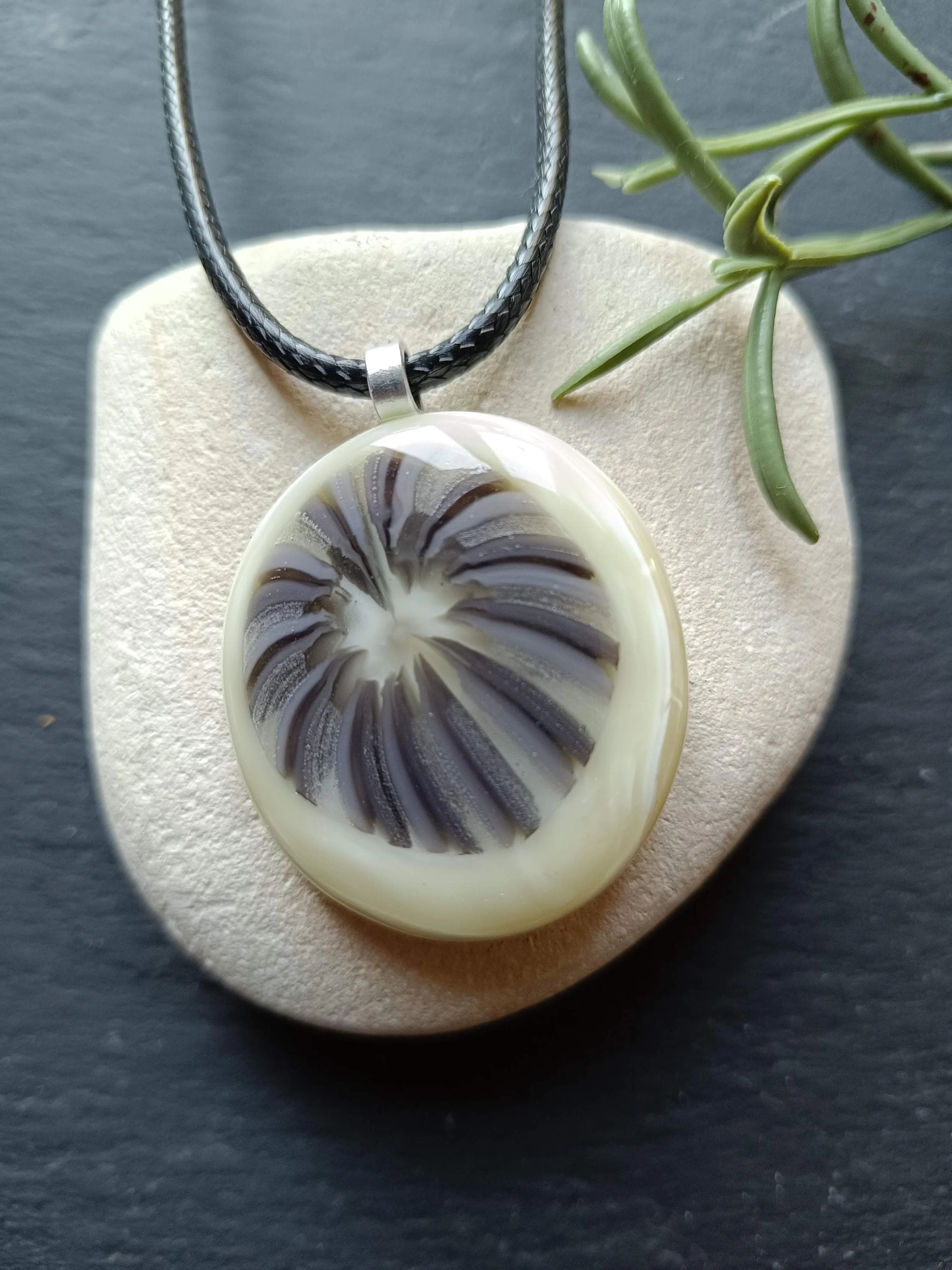 Large handcrafted glass pendant necklace - Photo 1