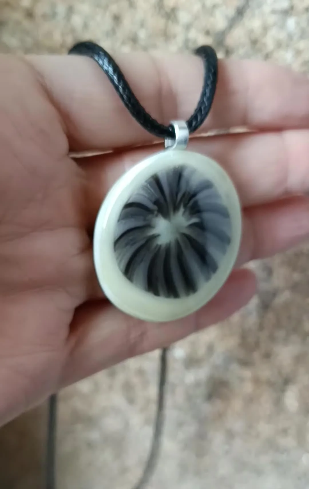 Large handcrafted glass pendant necklace - Photo 3