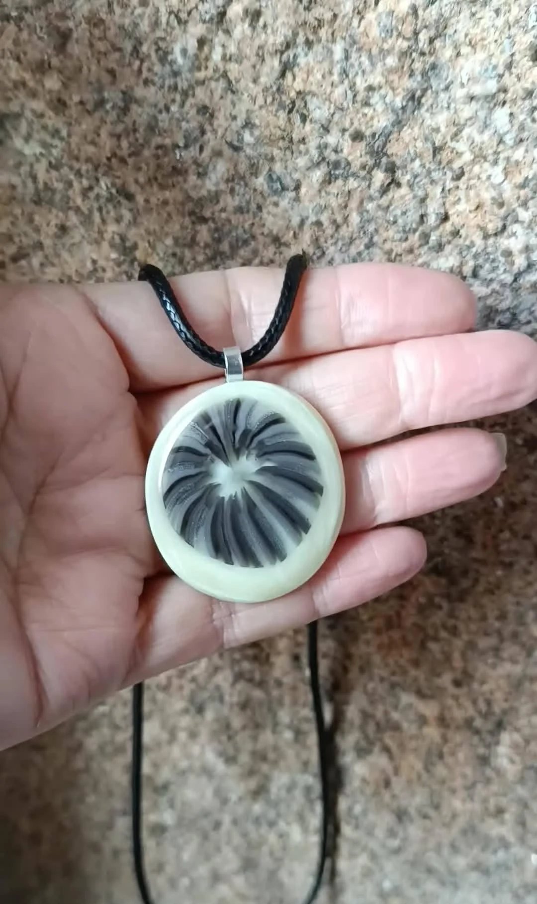 Large handcrafted glass pendant necklace - Photo 4