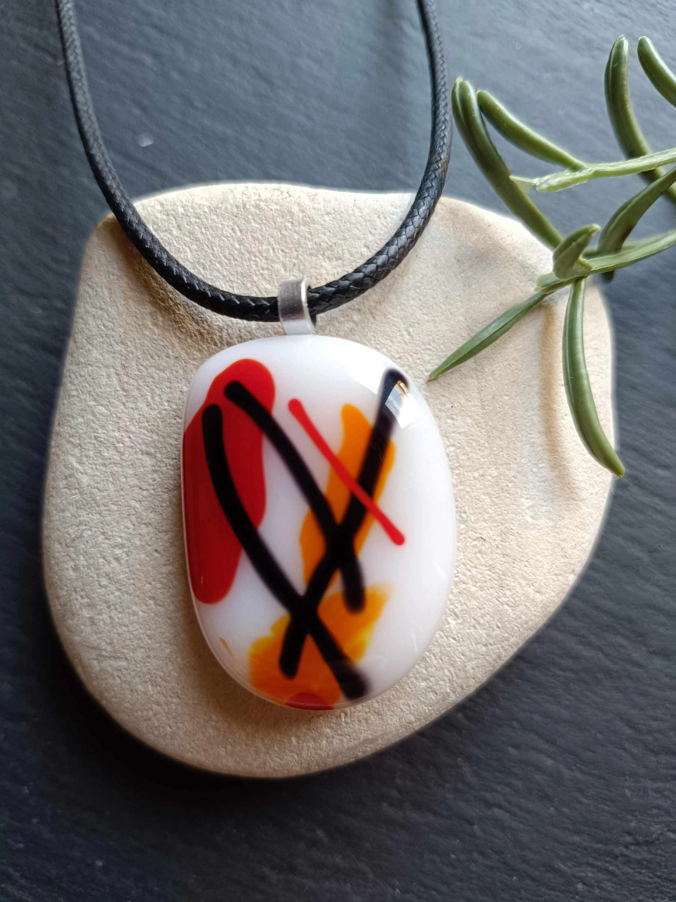 Handmade artisanal glass necklace - Photo 1