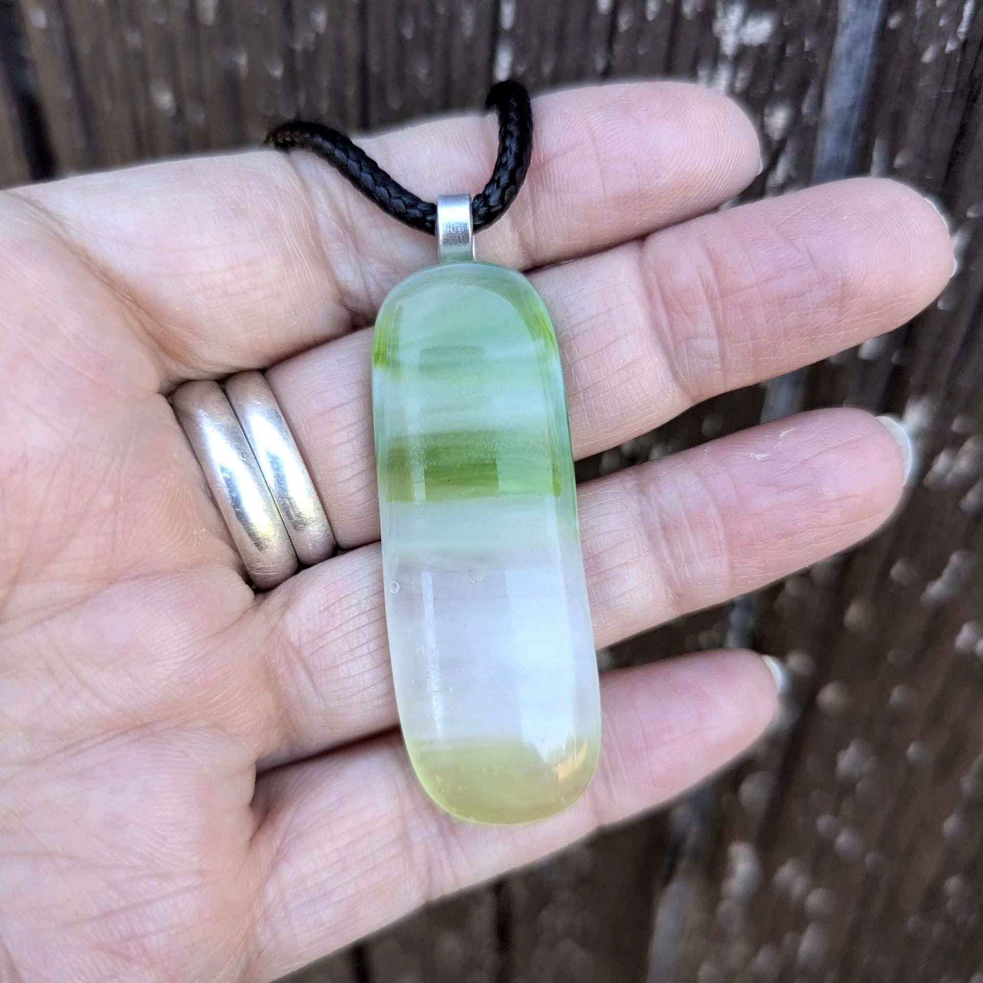 Long green fused glass pendant necklace - Photo 1