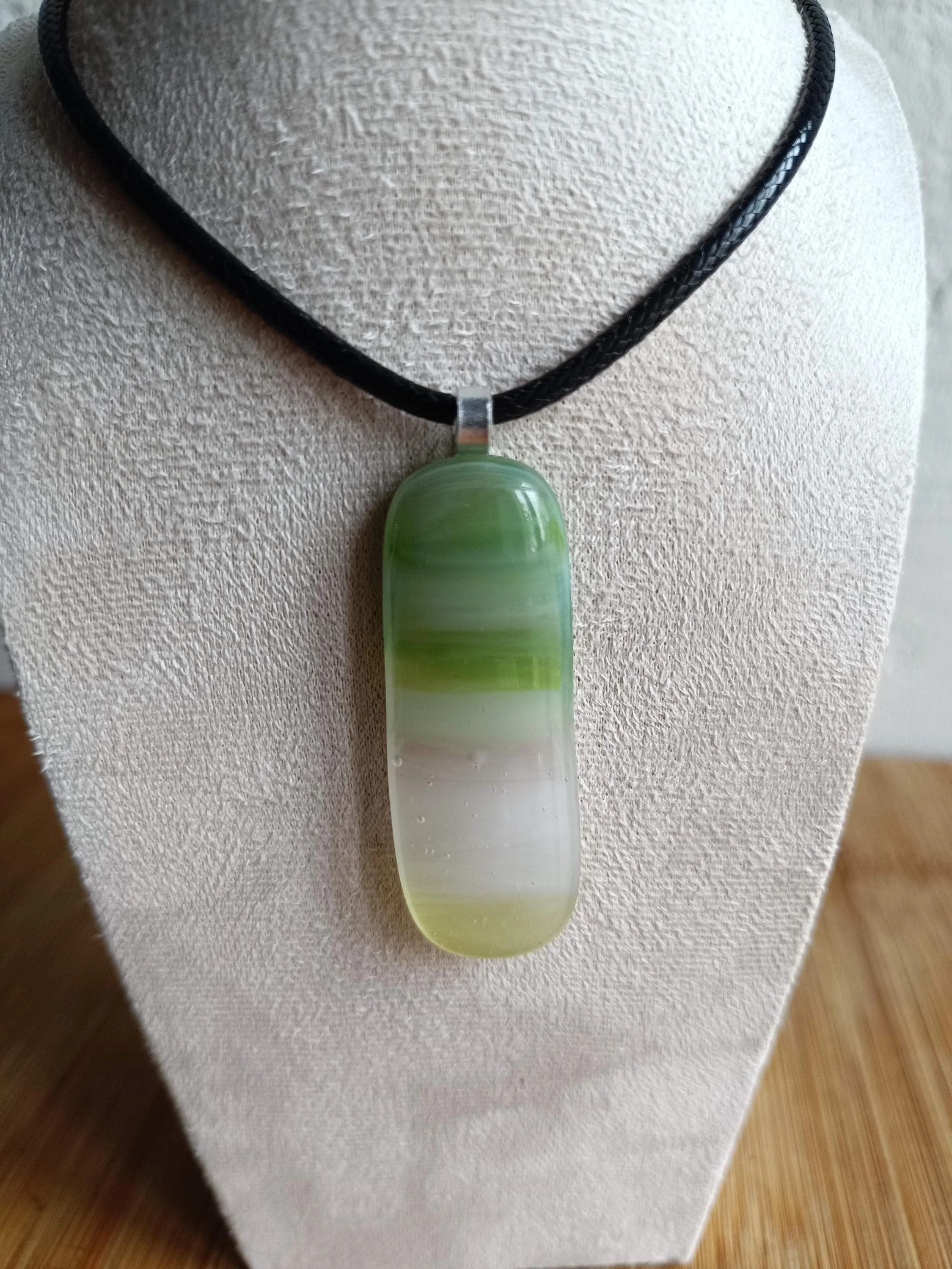 Long green fused glass pendant necklace - Photo 2
