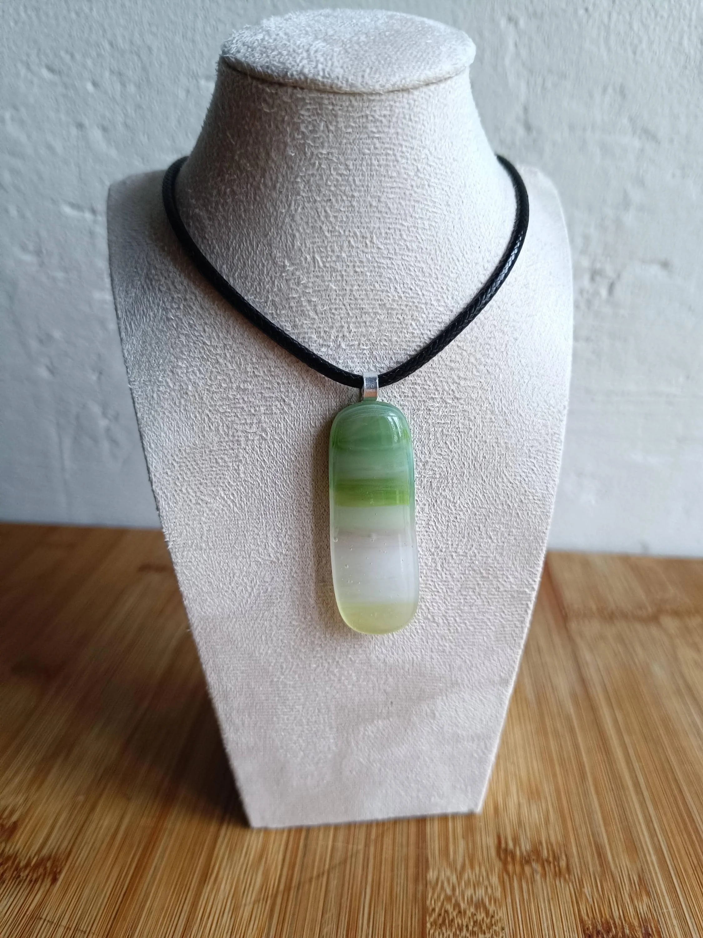 Long green fused glass pendant necklace - Photo 4