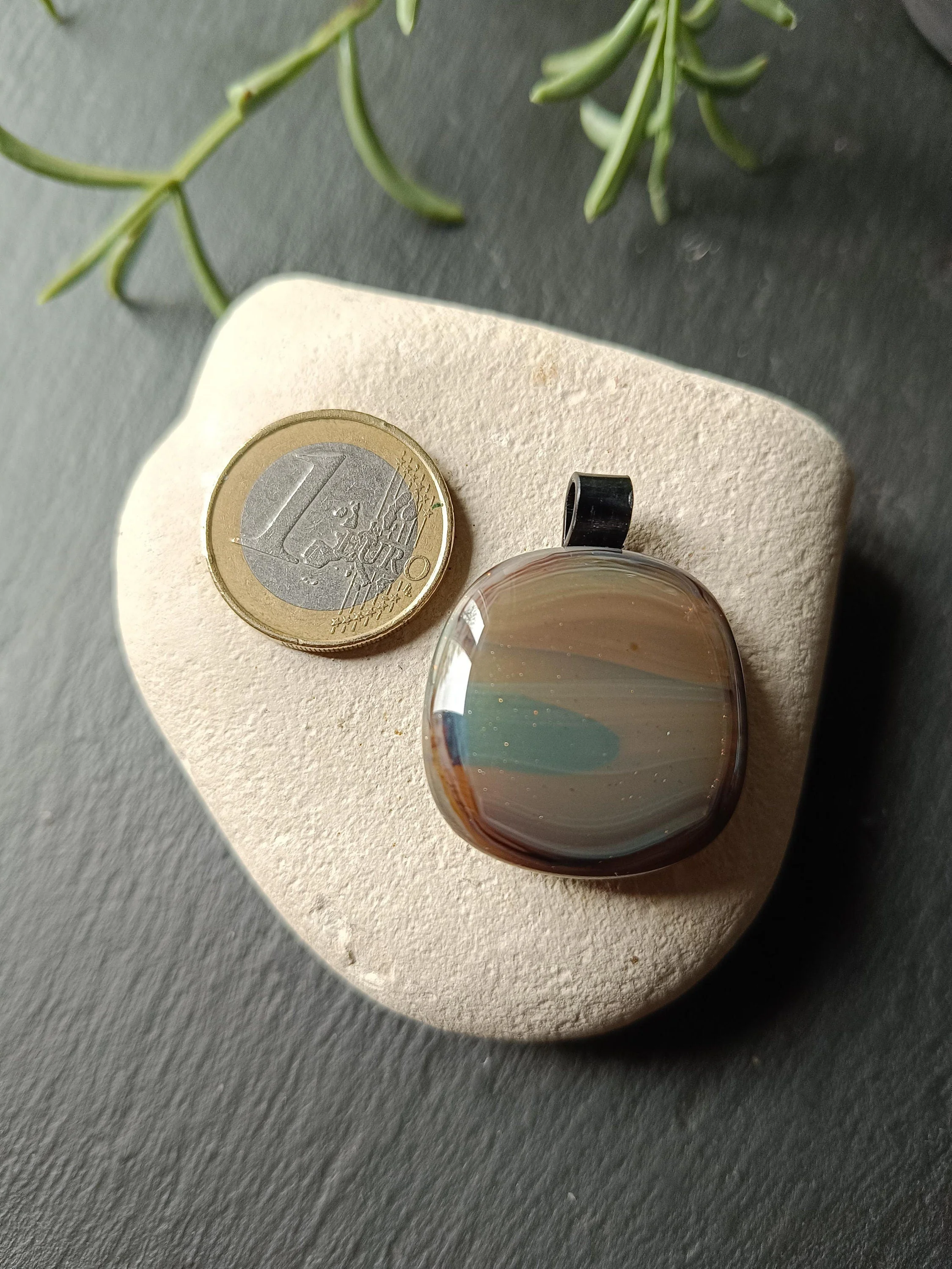 Handmade fused glass pendant necklace - Photo 2