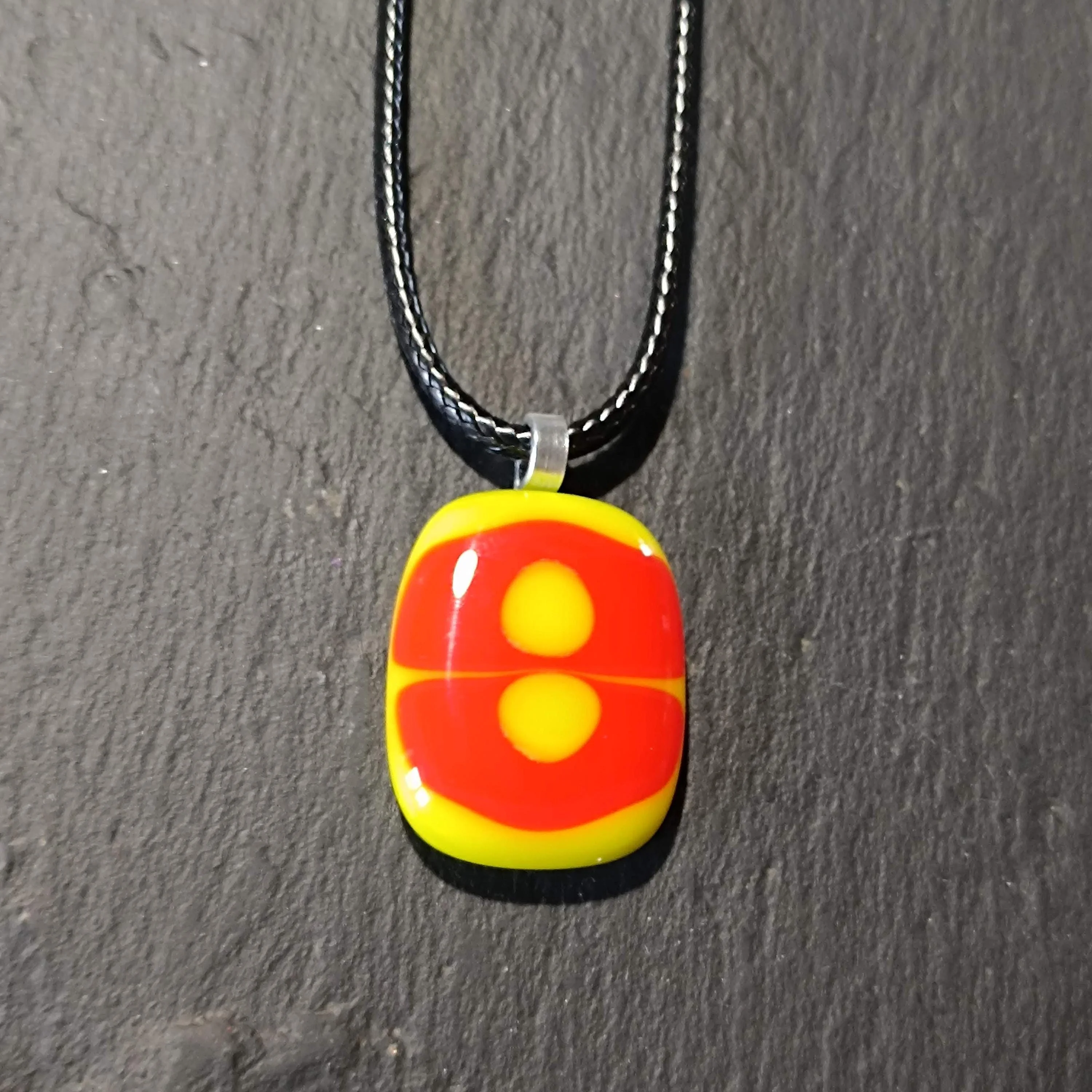 Handmade red and lime green melted glass pendant - Photo 2