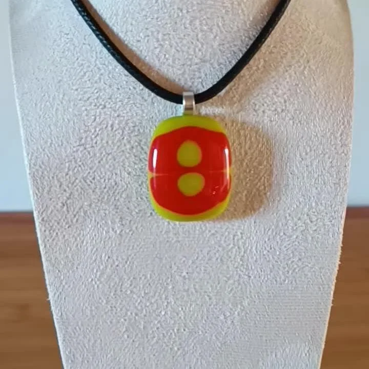 Handmade red and lime green melted glass pendant - Photo 3