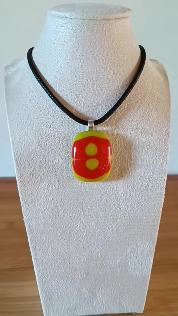 Handmade red and lime green melted glass pendant - Photo 4