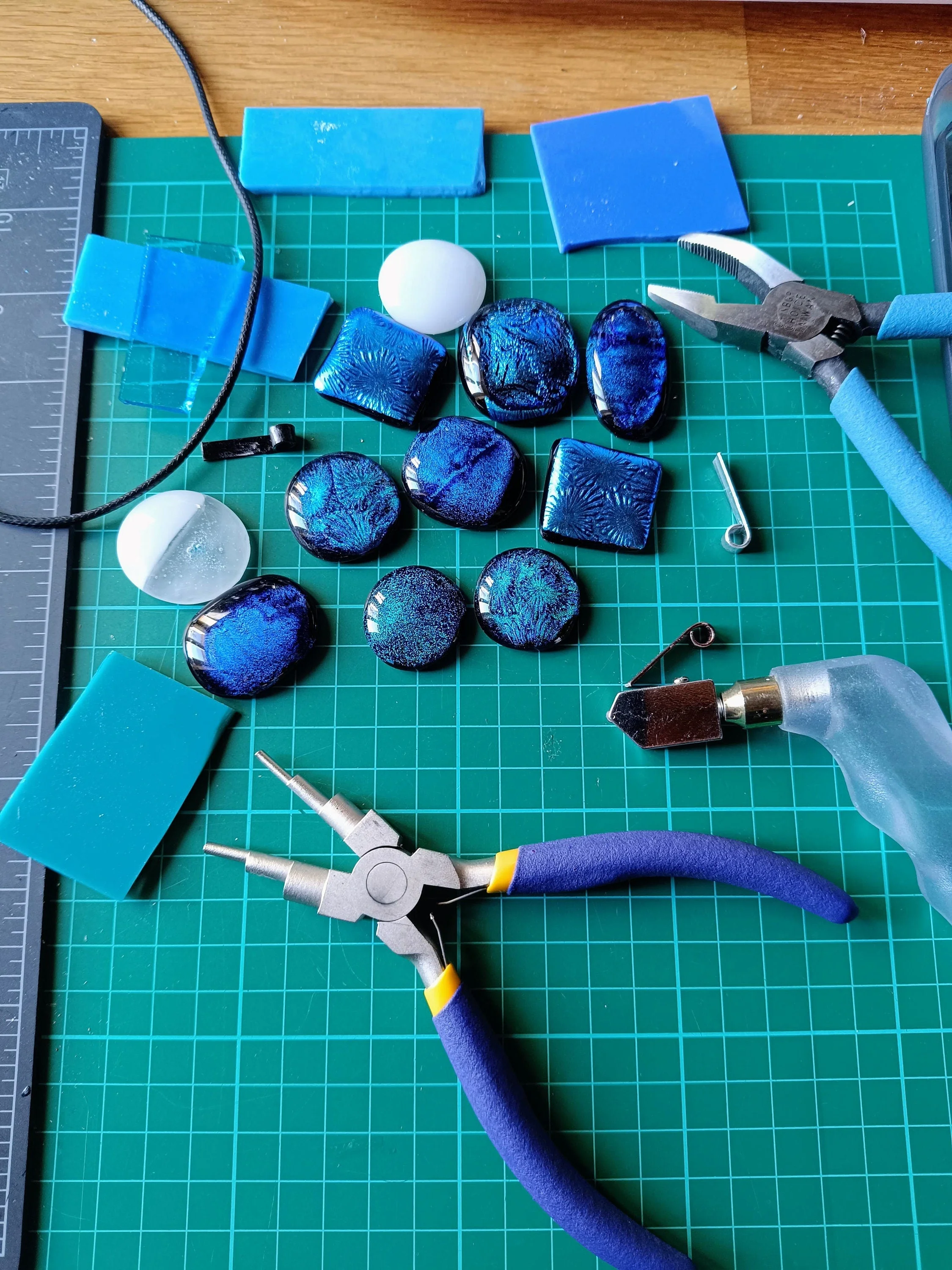 Hand made blue black fused glass pendant - Photo 3