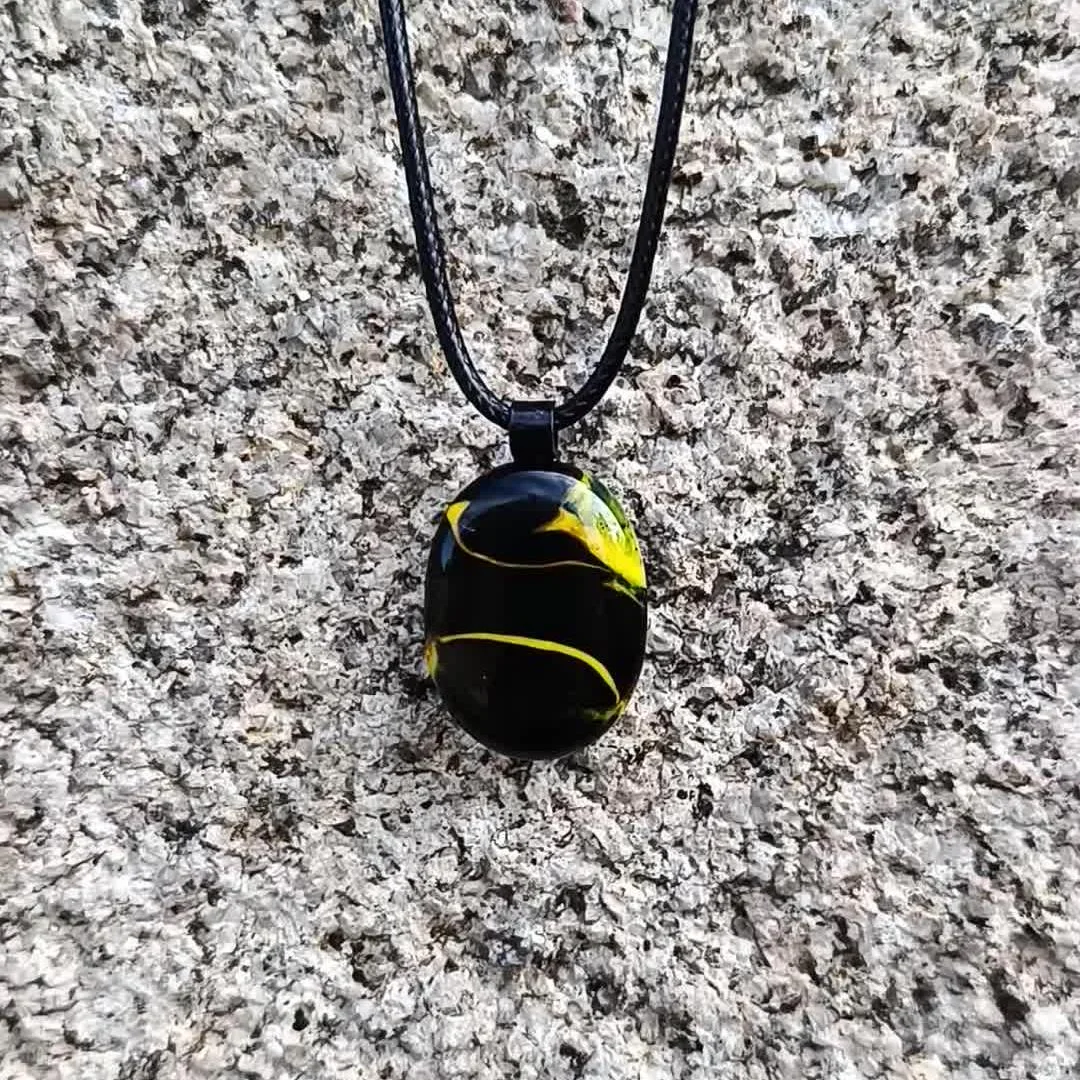 Handcrafted glass marble pendant necklace - Photo 2