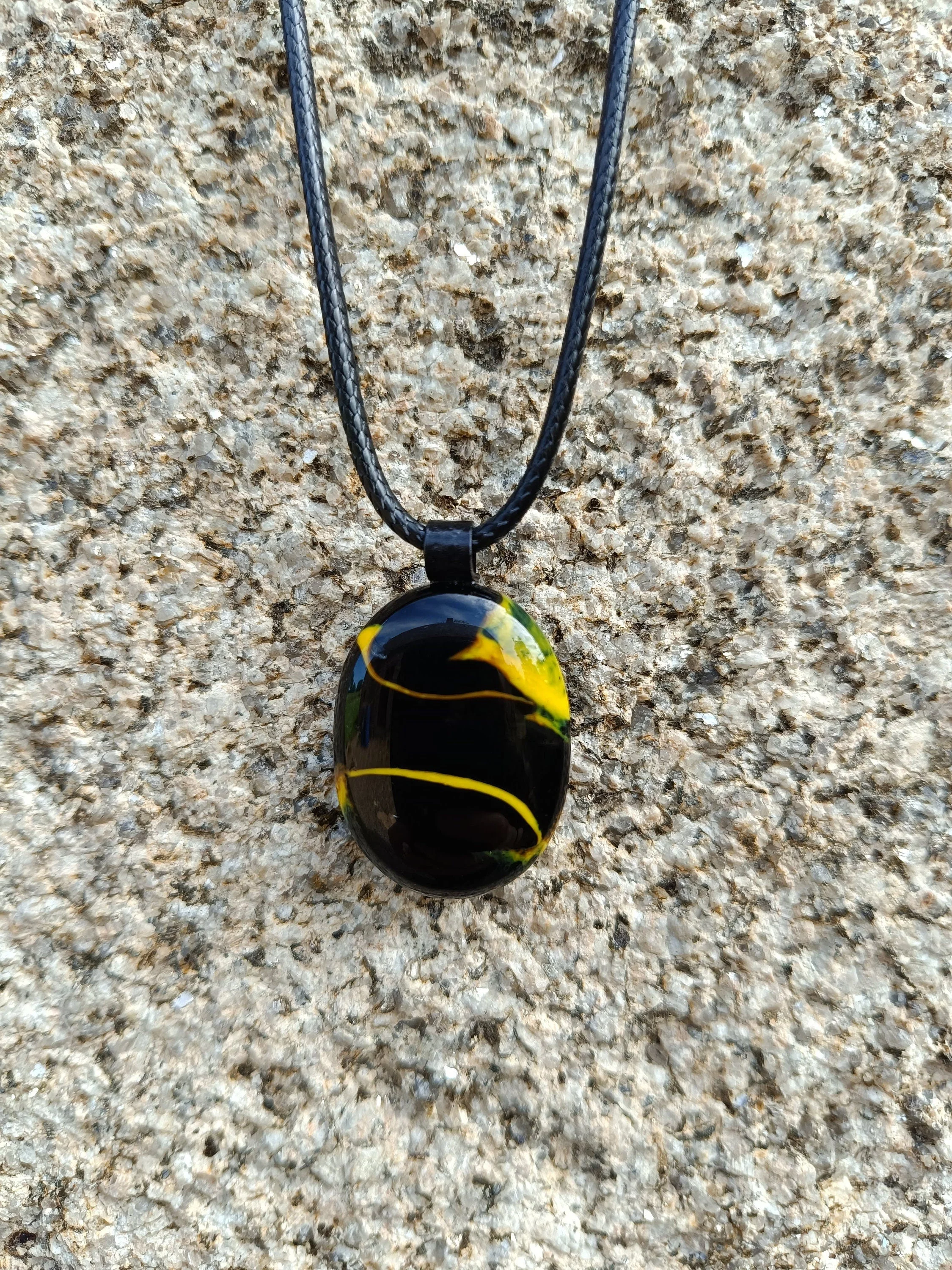 Handcrafted glass marble pendant necklace - Photo 3