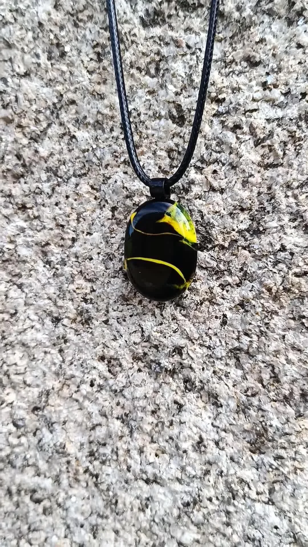 Handcrafted glass marble pendant necklace - Photo 4