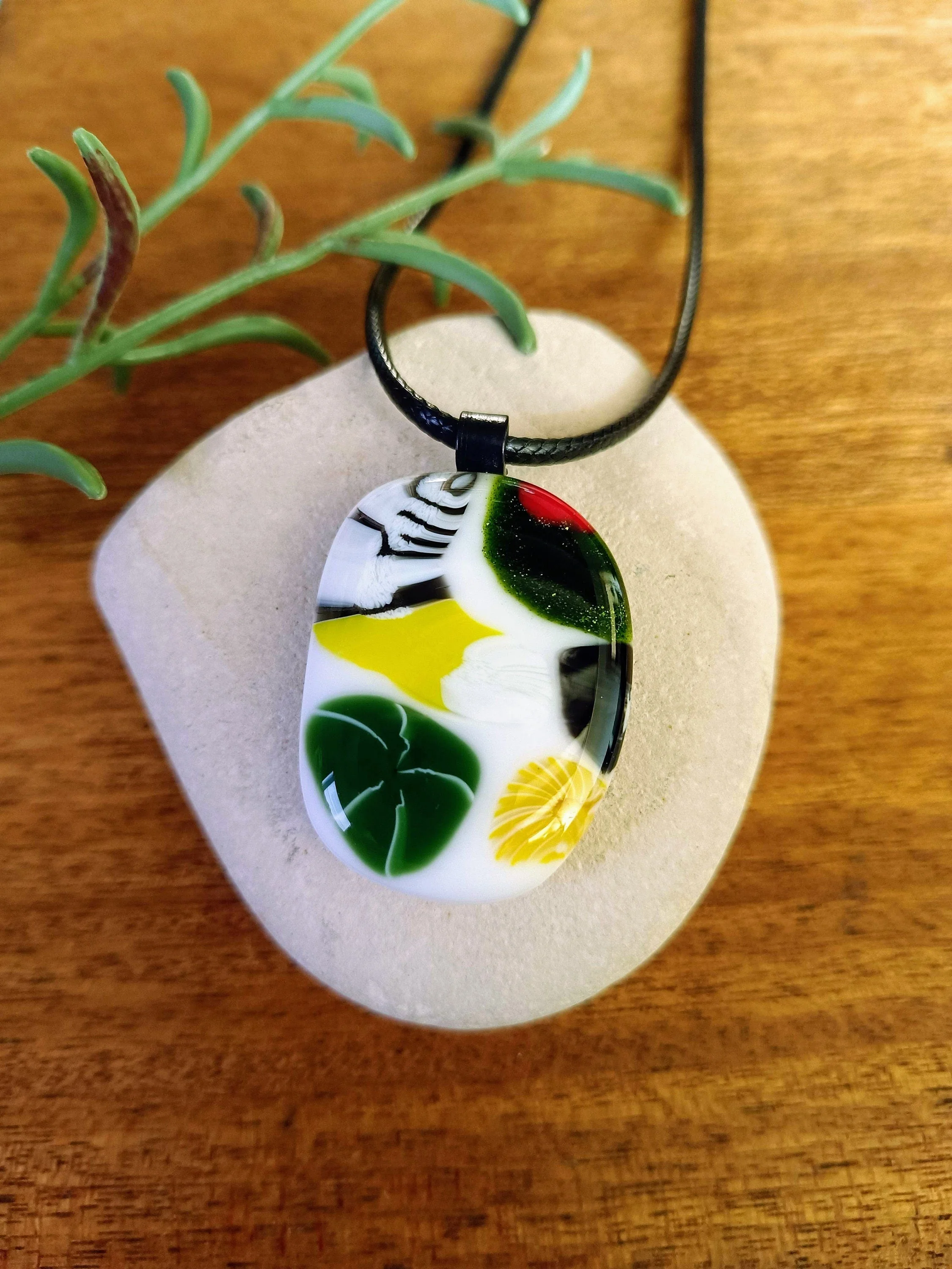Handmade artisanal glass necklace - Photo 1