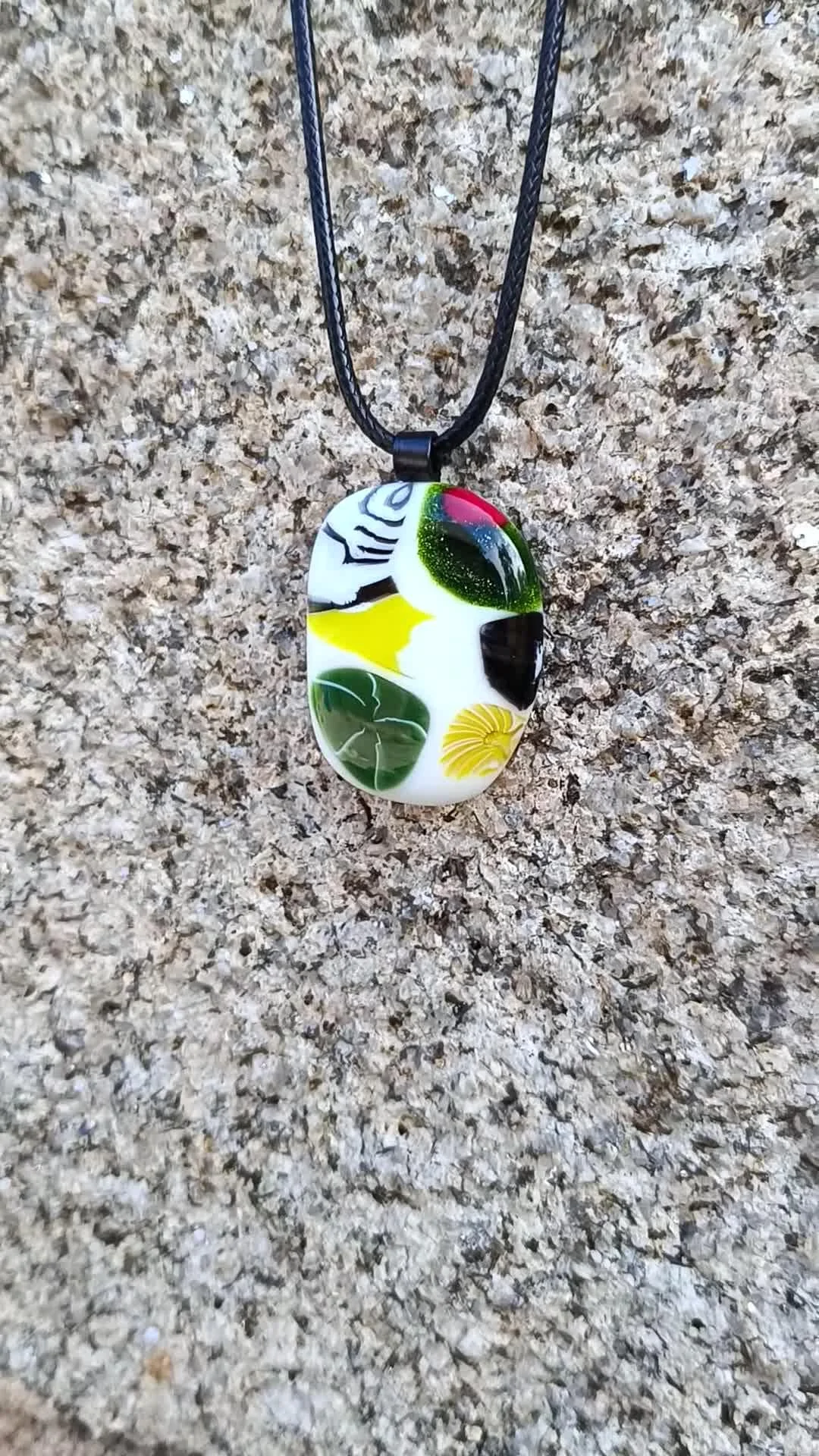 Handmade artisanal glass necklace - Photo 3
