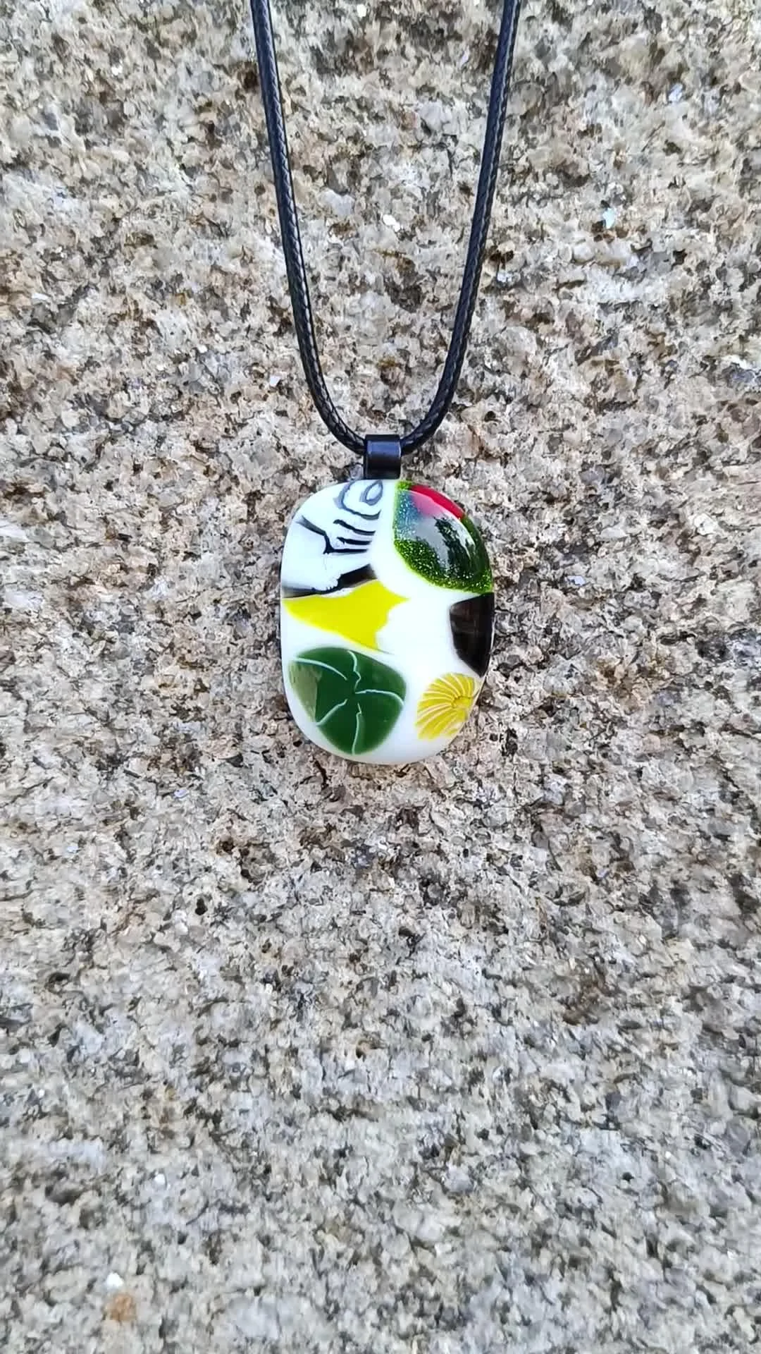 Handmade artisanal glass necklace - Photo 4