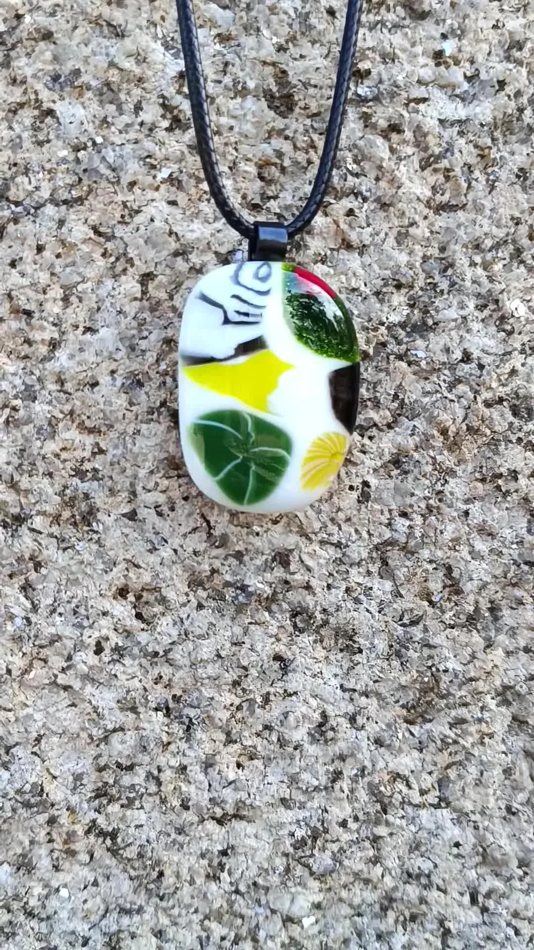 Handmade artisanal glass necklace - Photo 5