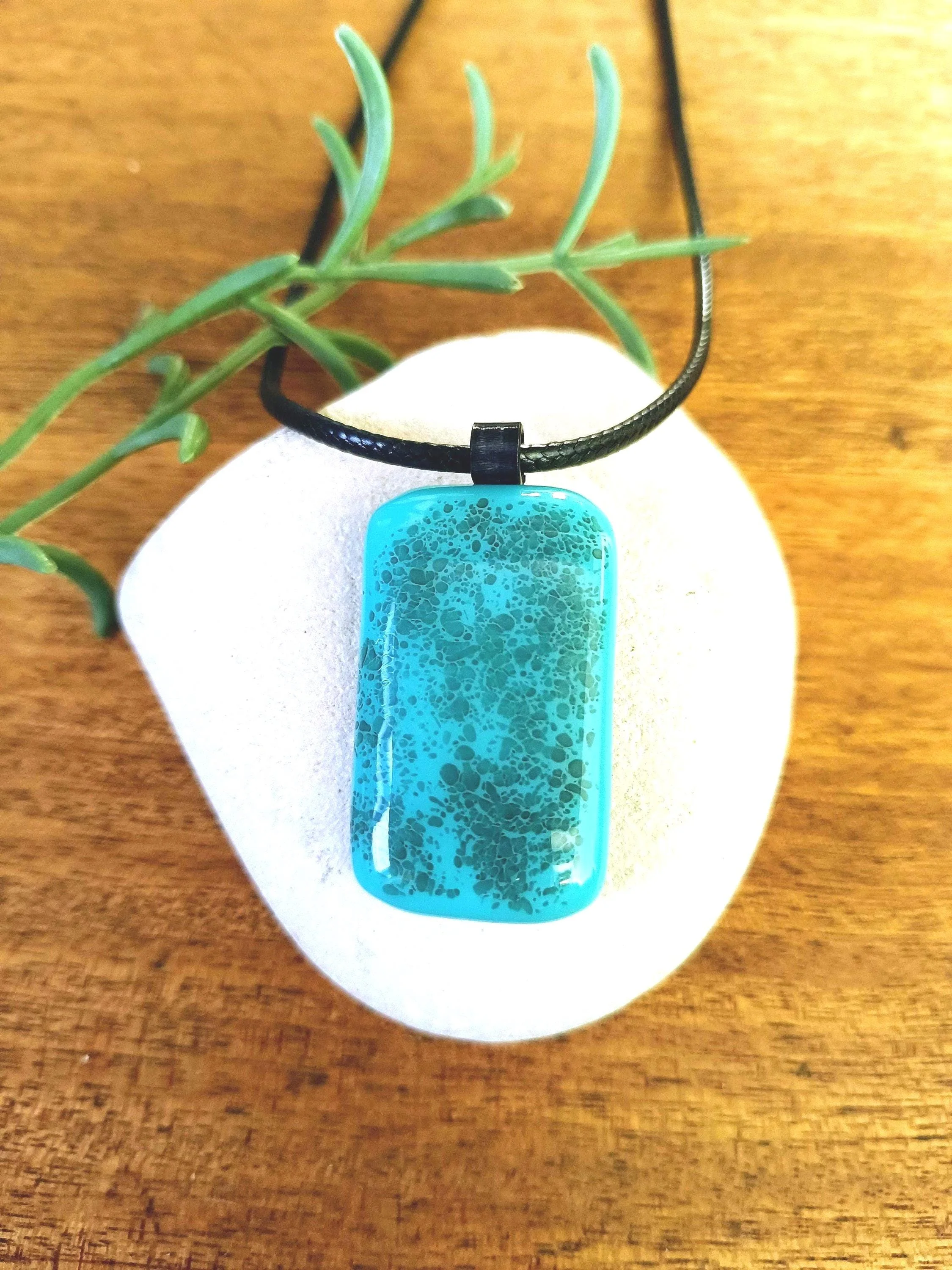 Handcrafted turquoise fused glass pendant necklace - Photo 3