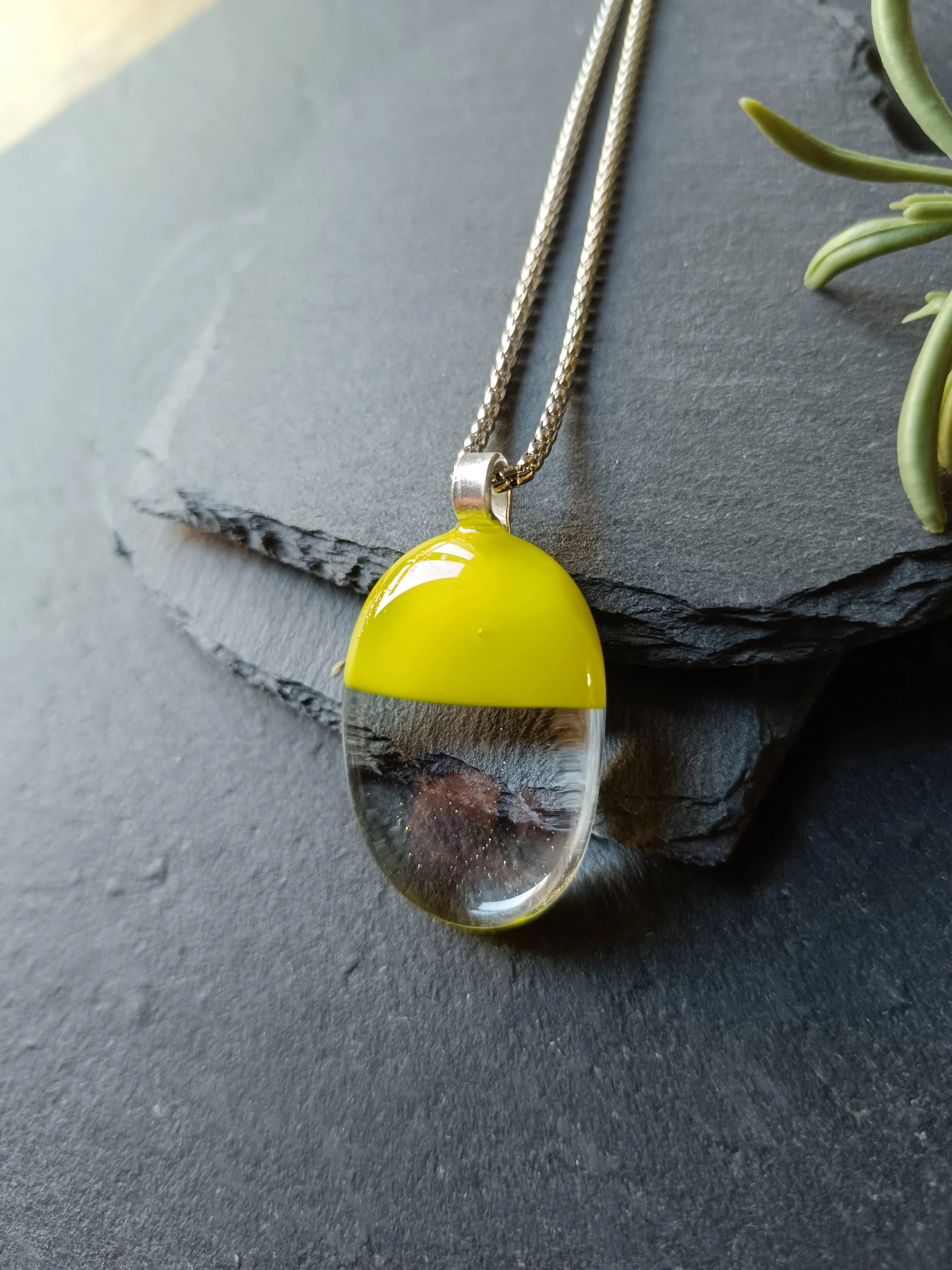 Handcrafted lime green and transparent fused glass pendant necklace, artisan handmade jewellery - Photo 4