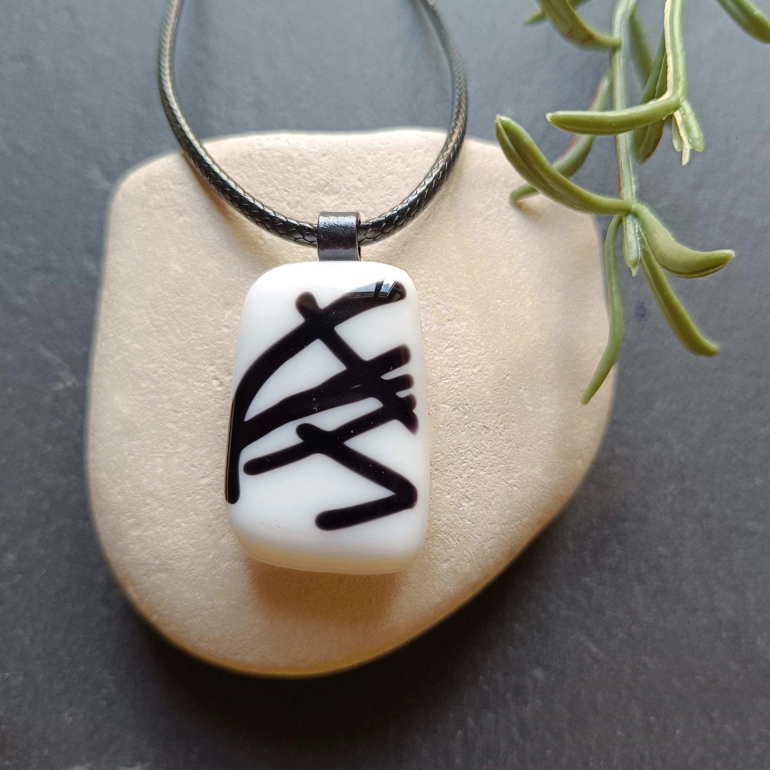 Black and white fused glass pendant necklace, handmade jewellery - Photo 2