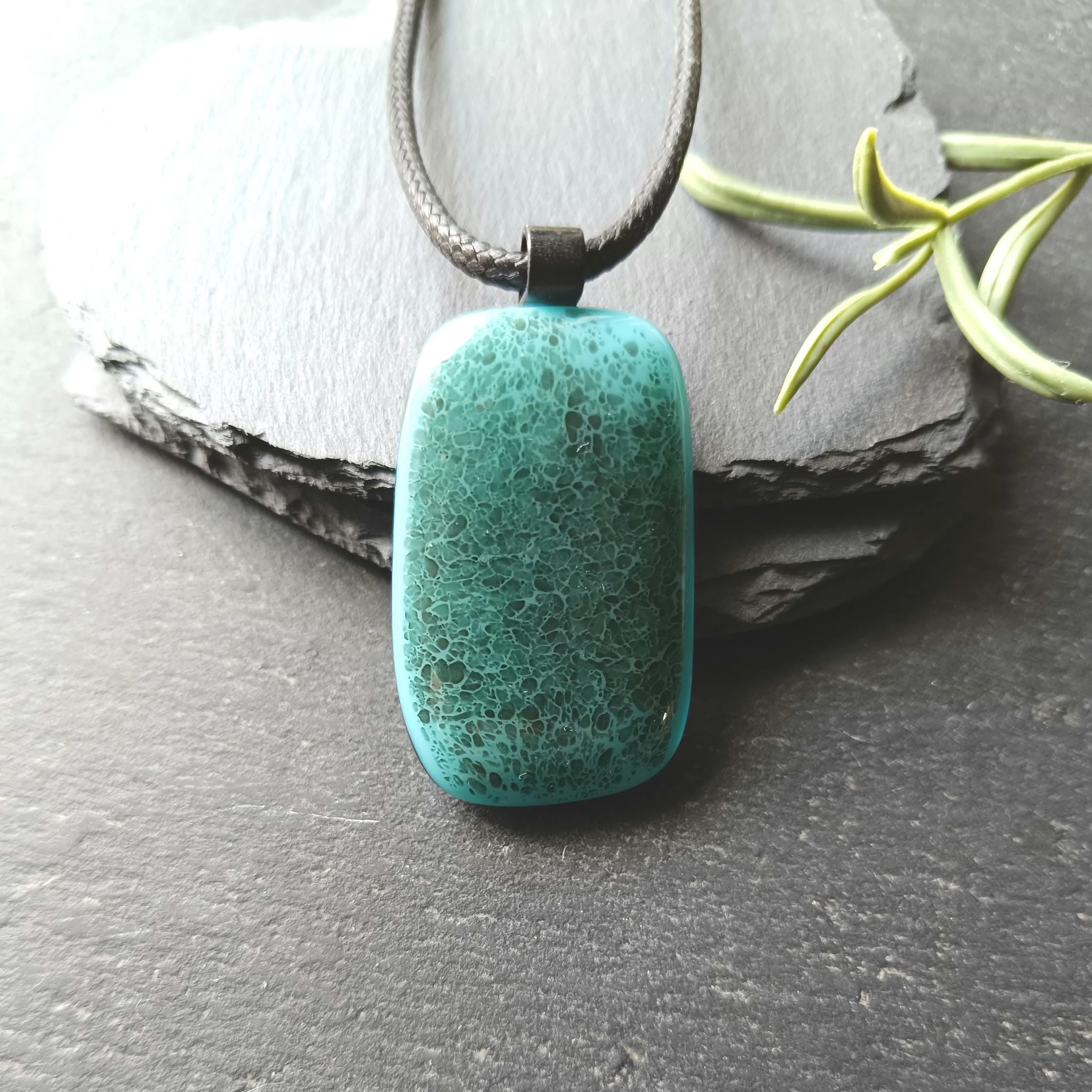 Turquoise blue crackle fused glass pendant necklace - Photo 1