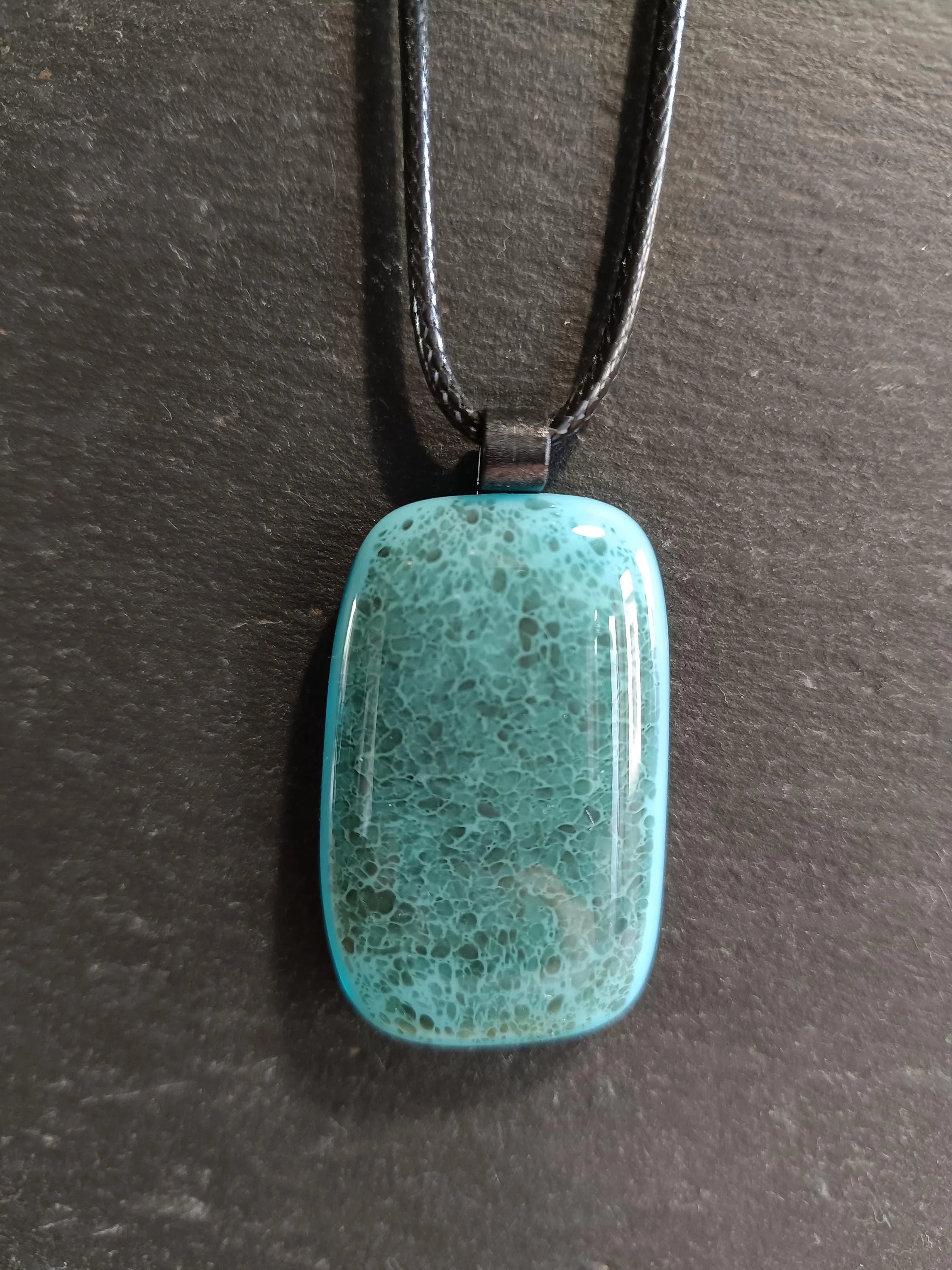 Turquoise blue crackle fused glass pendant necklace - Photo 2