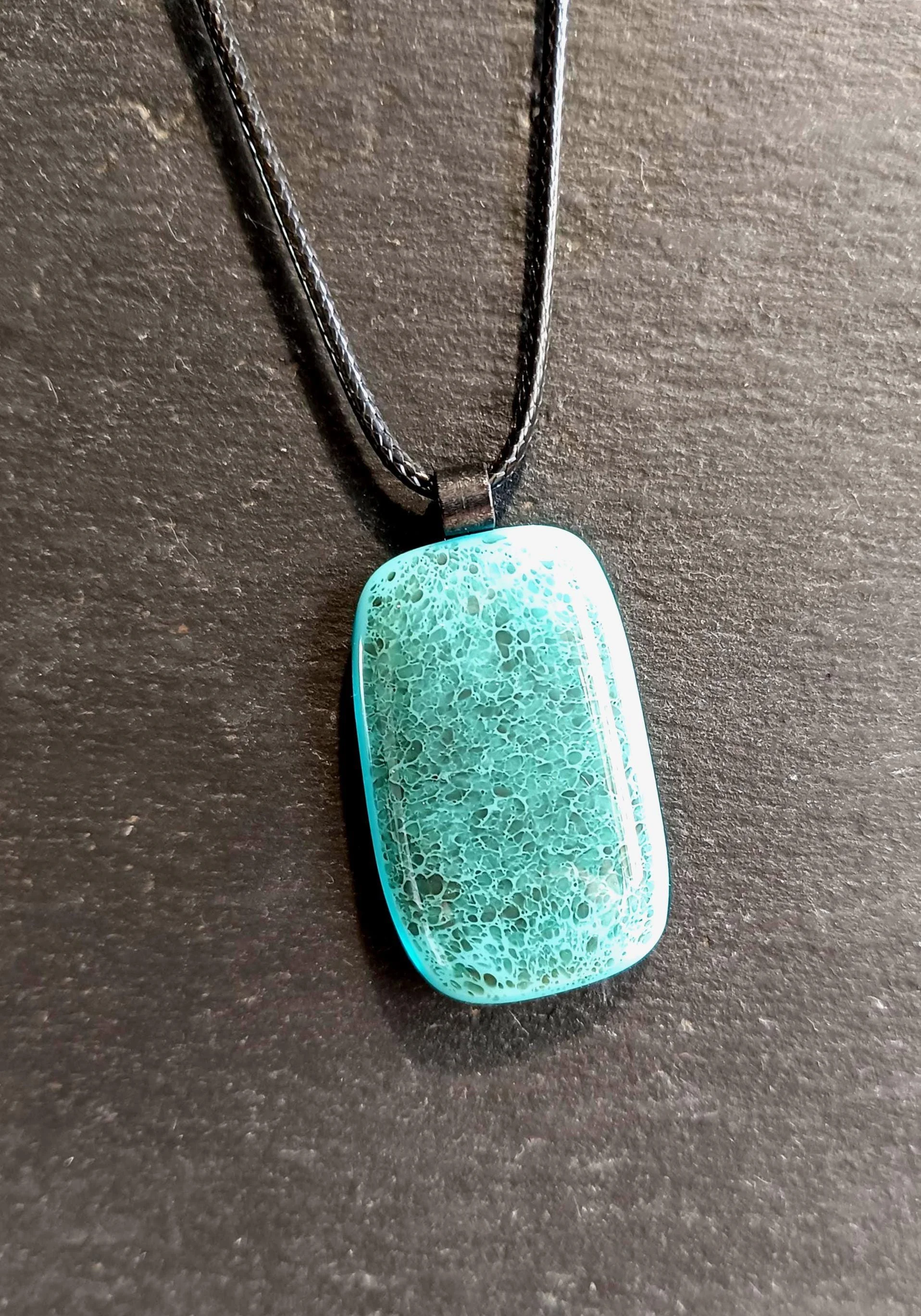 Turquoise blue crackle fused glass pendant necklace - Photo 6