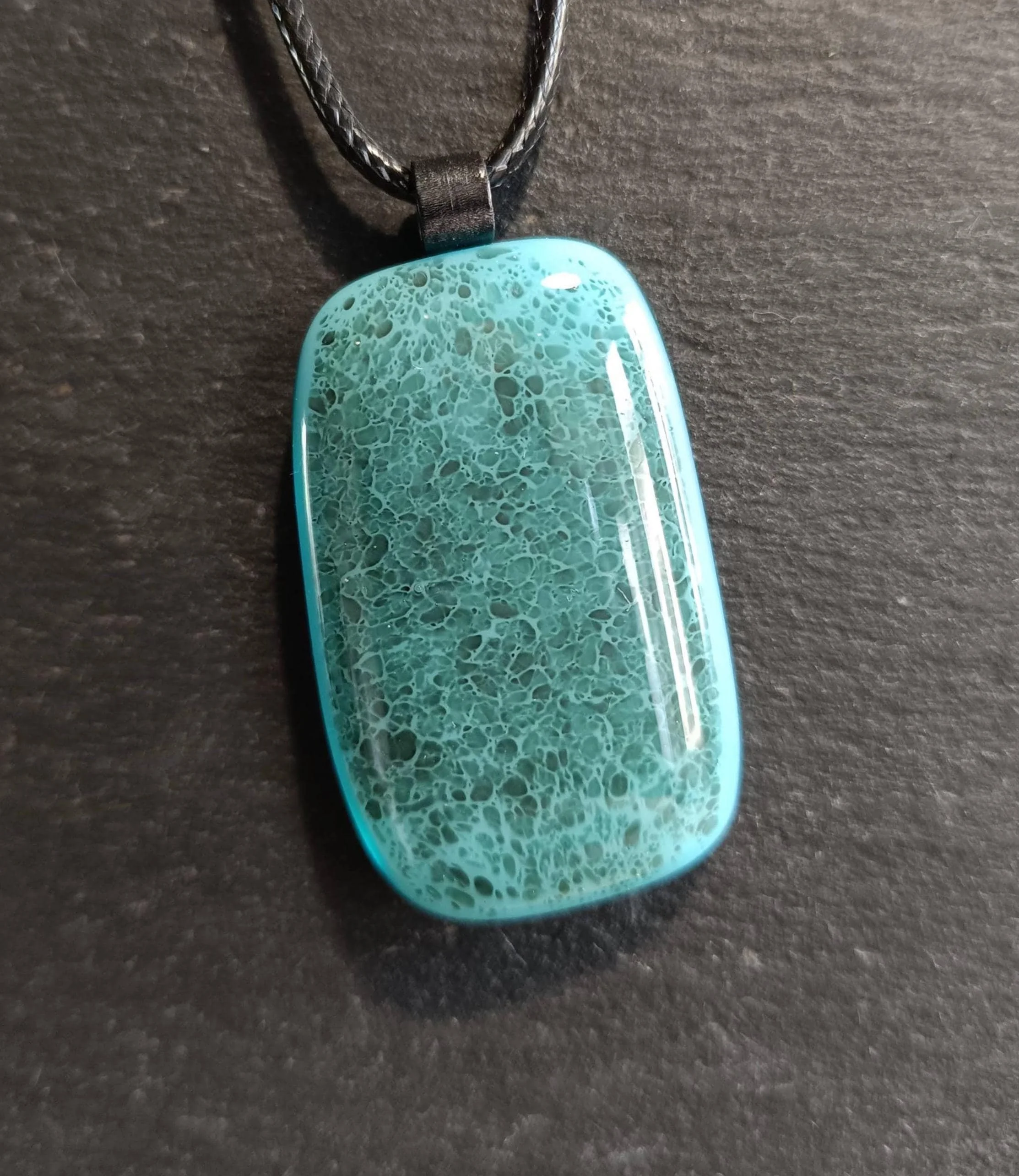 Turquoise blue crackle fused glass pendant necklace - Photo 7