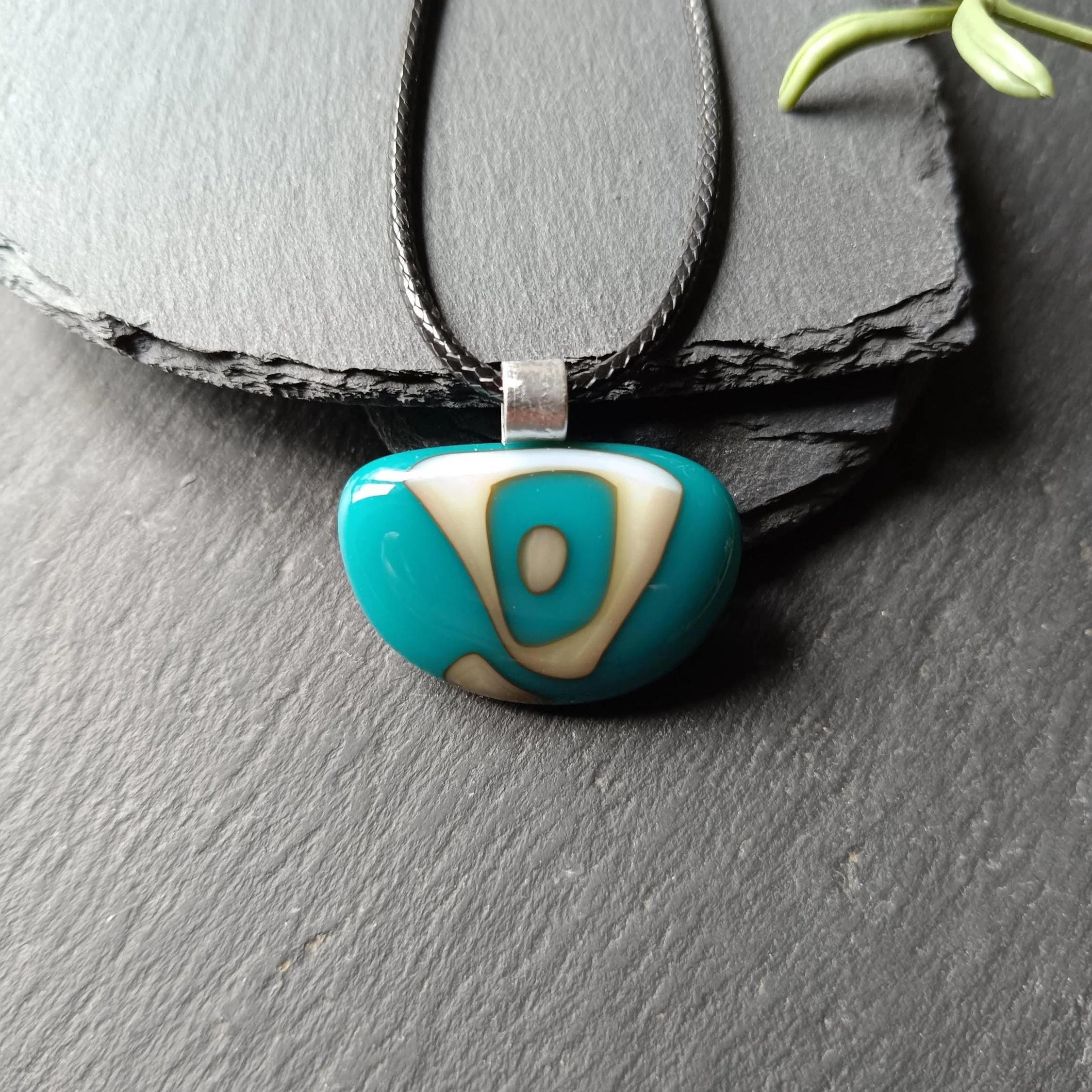 Turquoise and vanilla fused glass pendant necklace - Photo 3