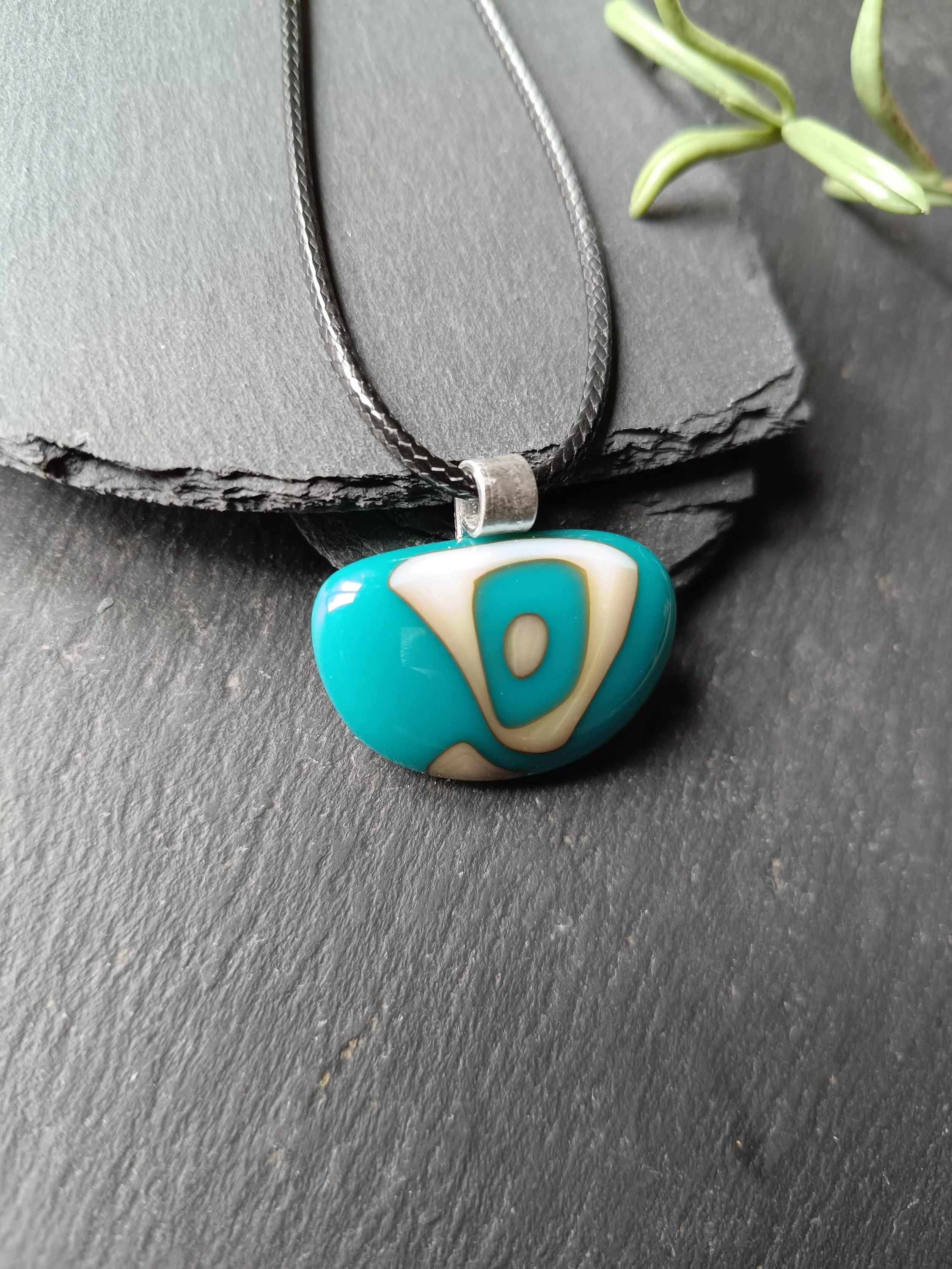 Turquoise and vanilla fused glass pendant necklace - Photo 5
