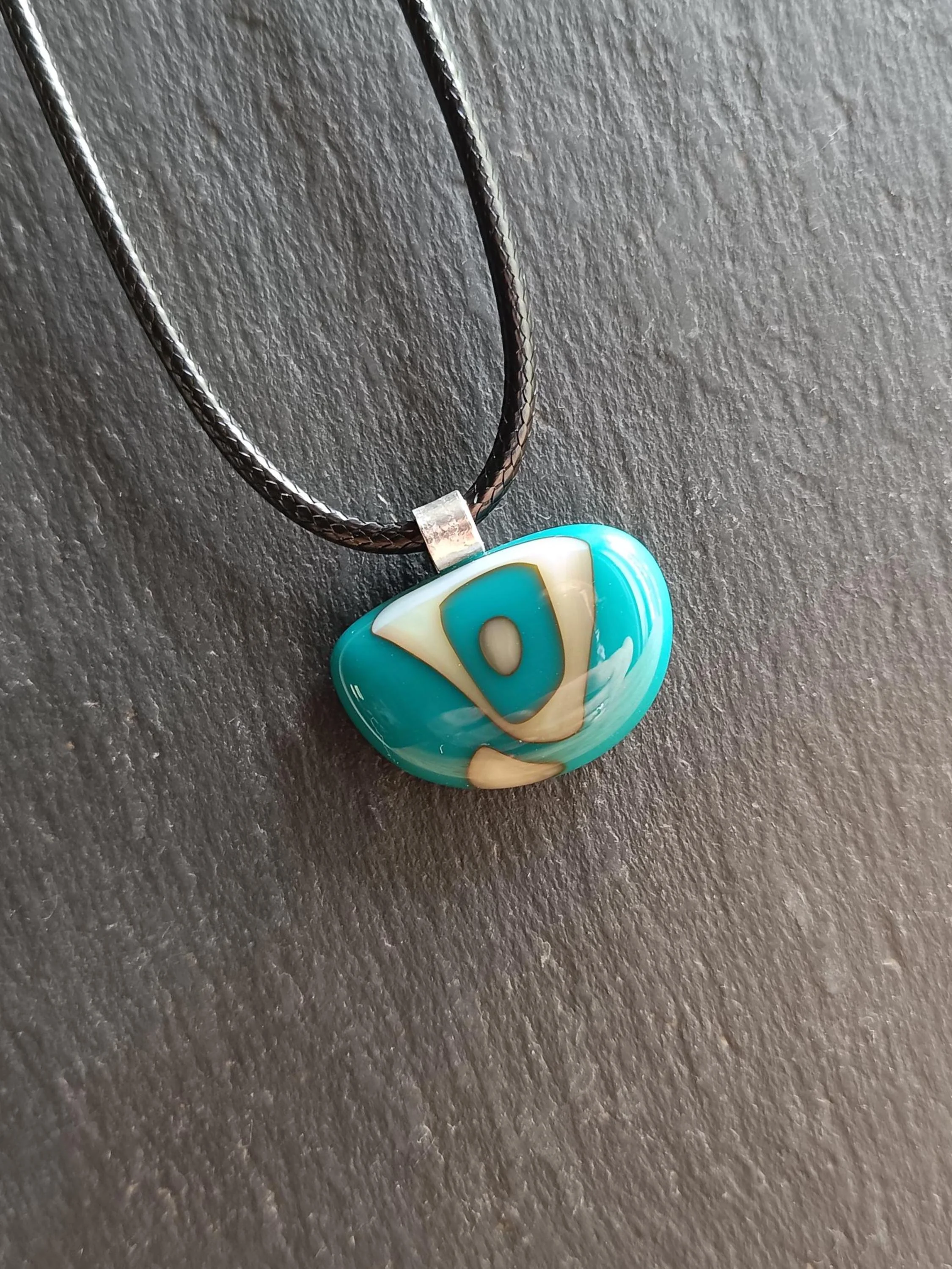 Turquoise and vanilla fused glass pendant necklace - Photo 6