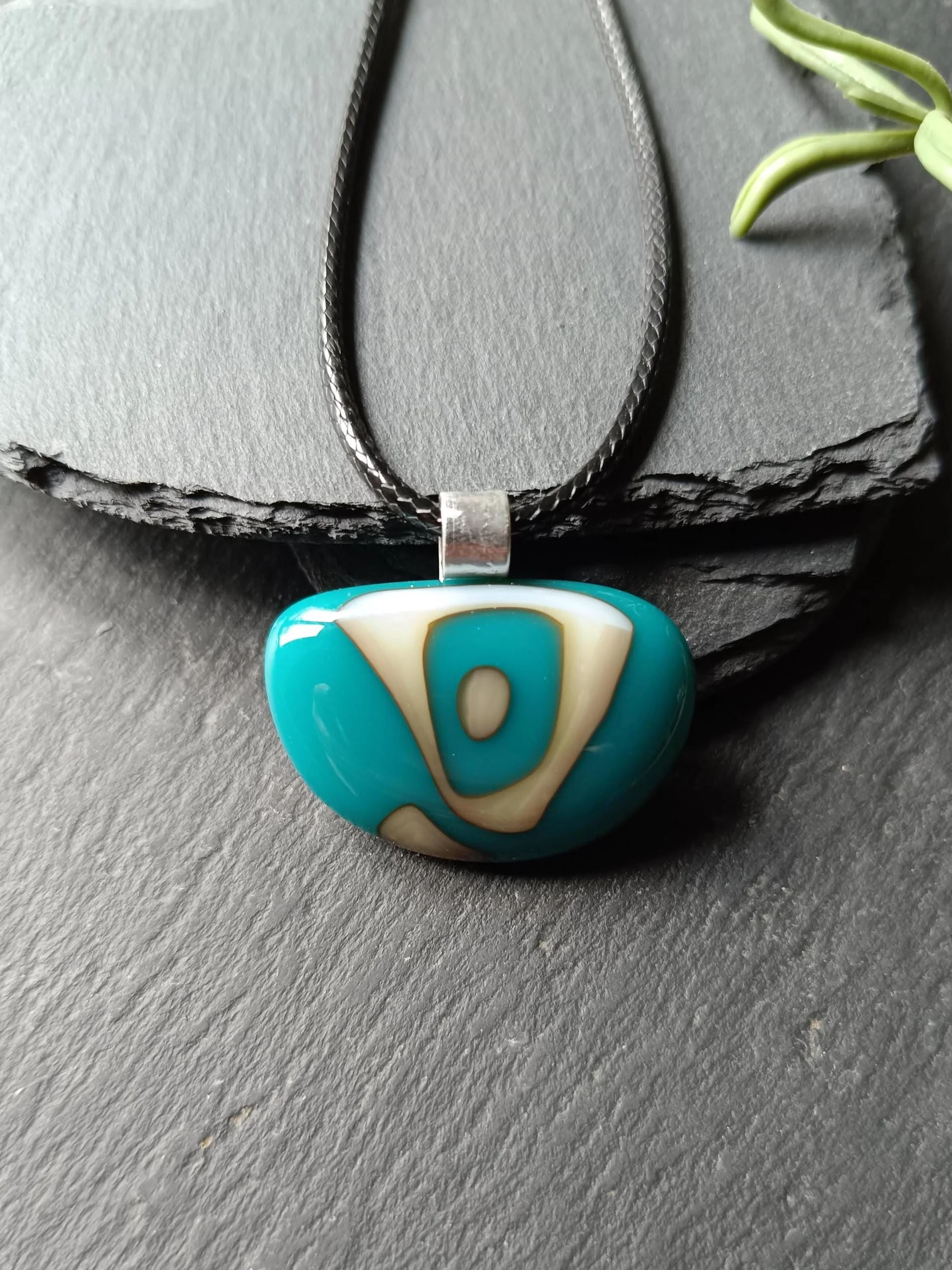 Turquoise and vanilla fused glass pendant necklace - Photo 8