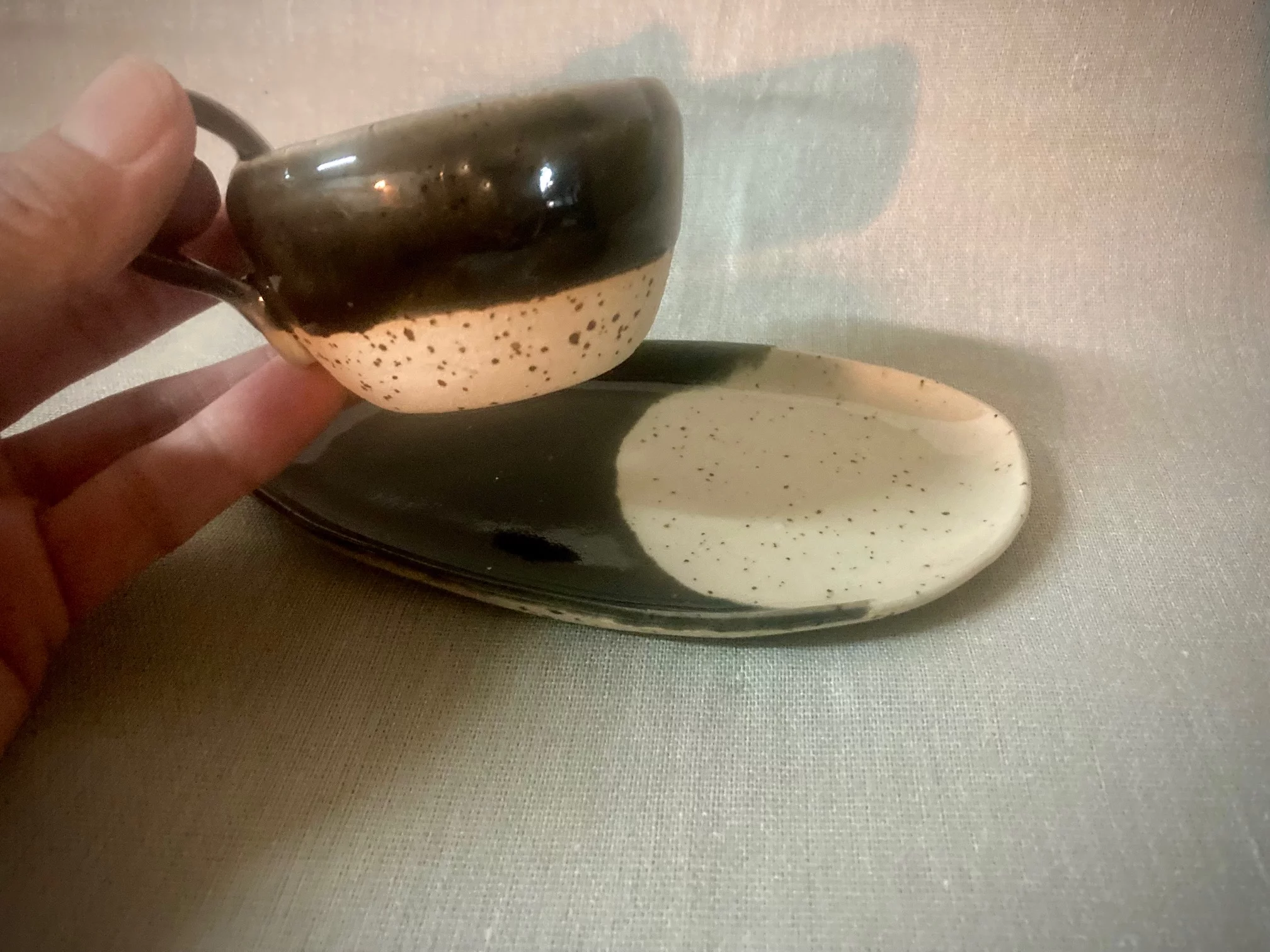 Adorable tasse et sous-tasse assortie en grès - Photo 3